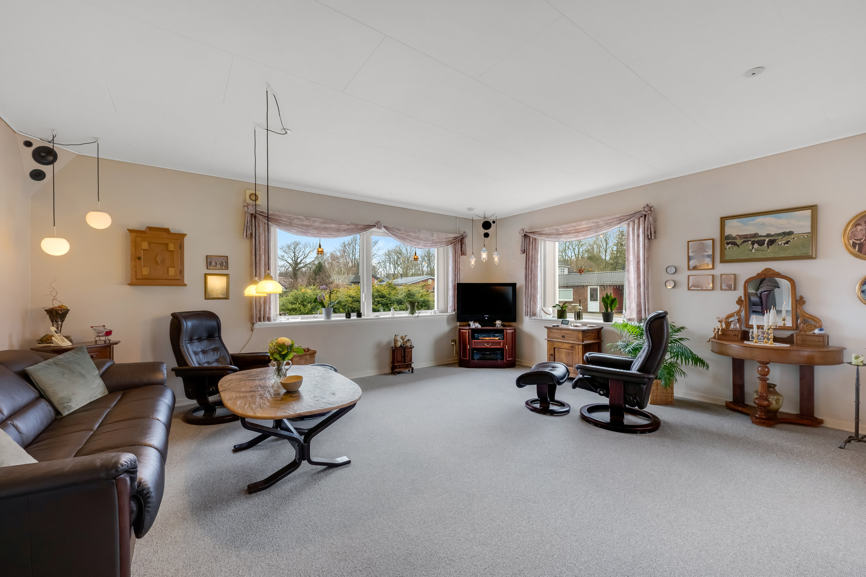 Fremhævet stue billede i fuldskærmstilstand. Billede af Skolevænget 14, Borris, 6900 Skjern