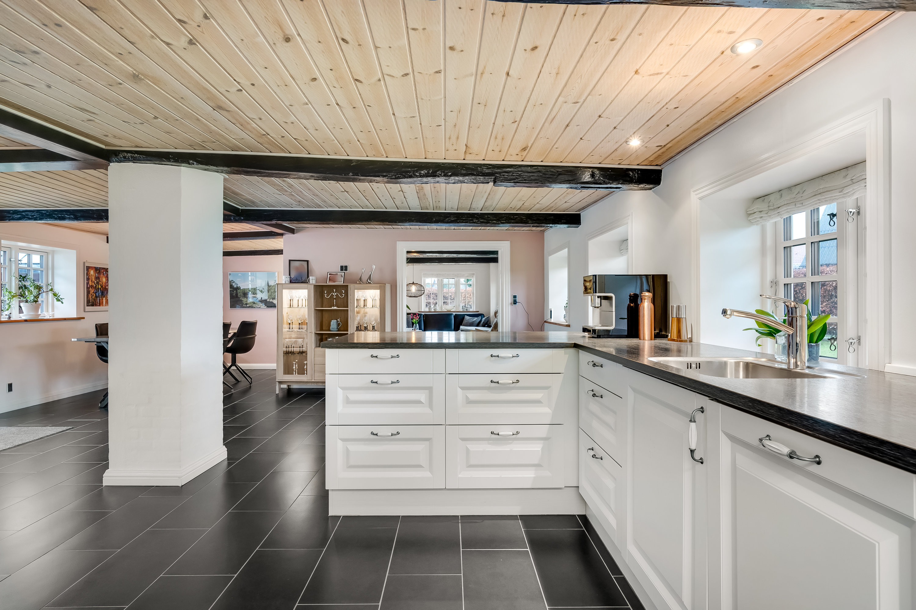 Fremhævet køkken billede i fuldskærmstilstand. Billede af Nørre Skærbækvej 8, 6780 Skærbæk