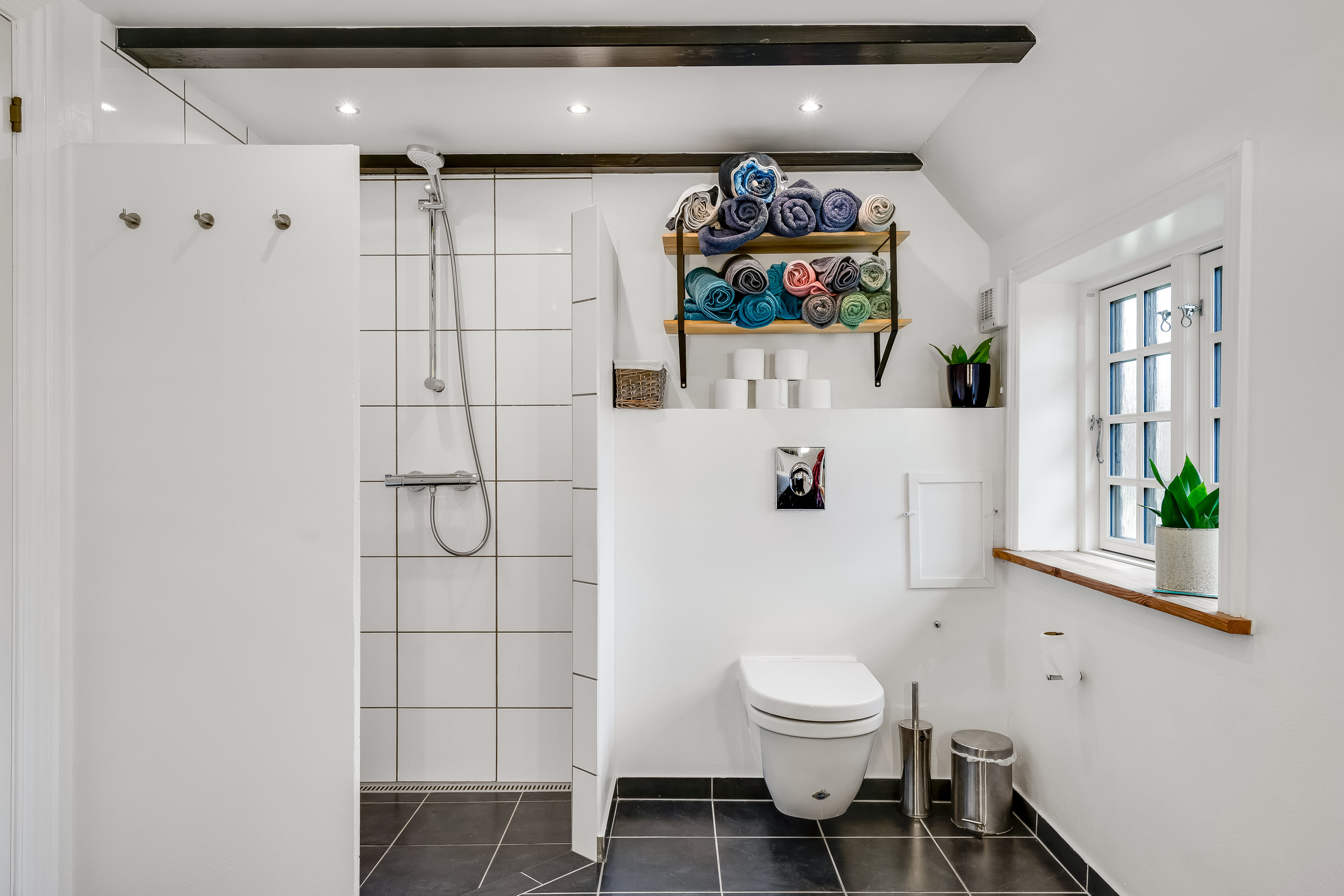 Fremhævet badeværelse billede i fuldskærmstilstand. Billede af Nørre Skærbækvej 8, 6780 Skærbæk