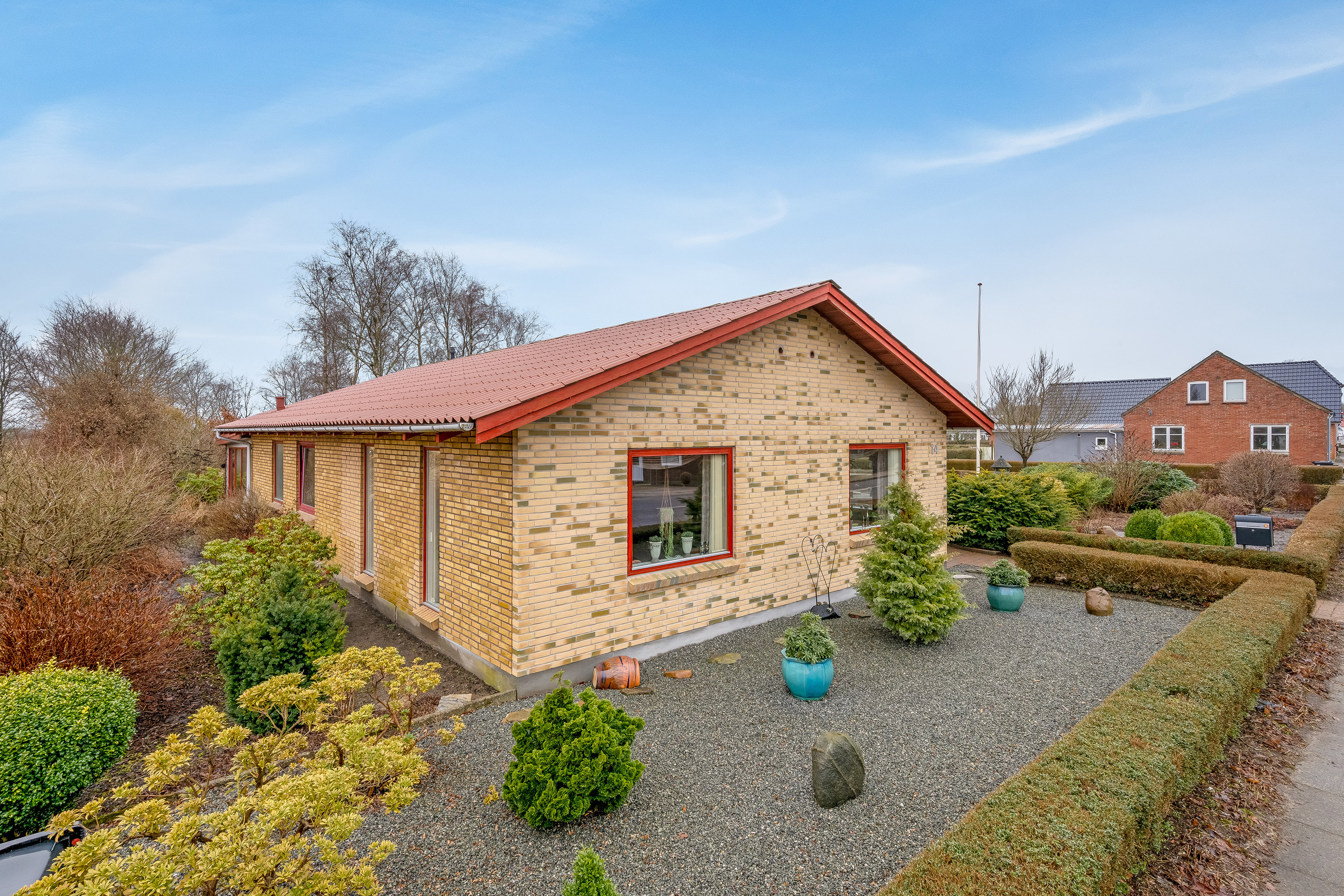 Fremhævet facade billede i fuldskærmstilstand. Billede af Skolevænget 14, Borris, 6900 Skjern