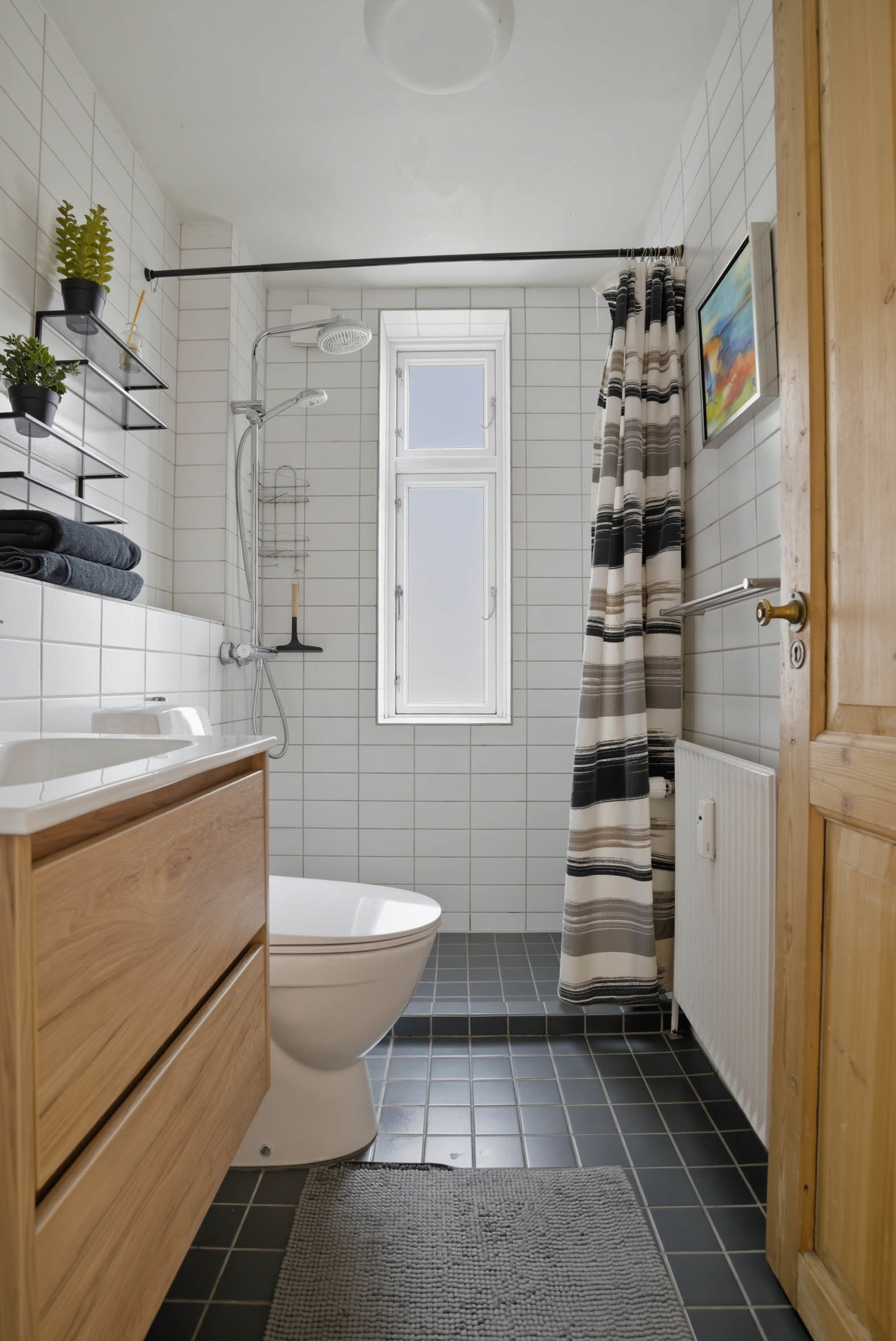 Fremhævet badeværelse billede i fuldskærmstilstand. Billede af Sct Jørgens Gade 14, st.., 7500 Holstebro