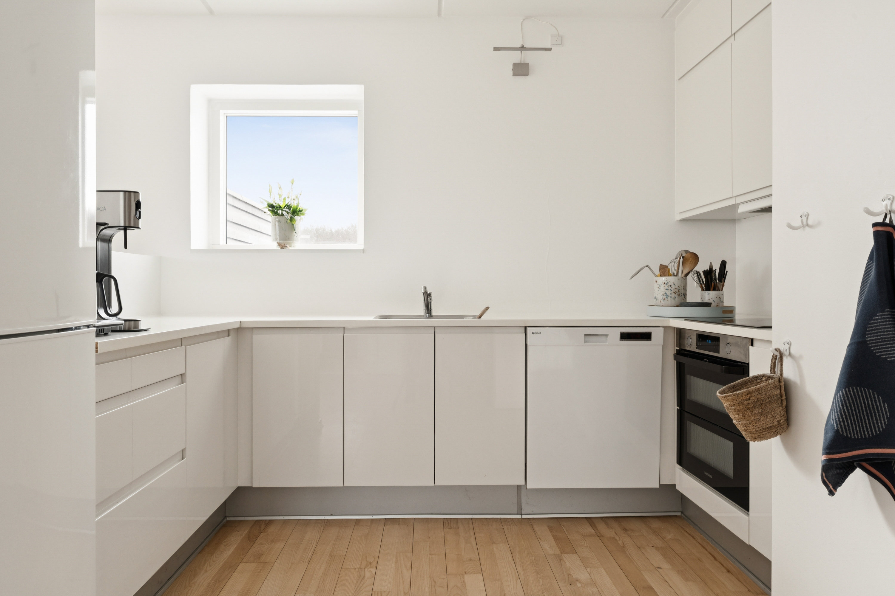 Fremhævet køkken billede i fuldskærmstilstand. Billede af Golfhaven 4, 2. tv., 9000 Aalborg