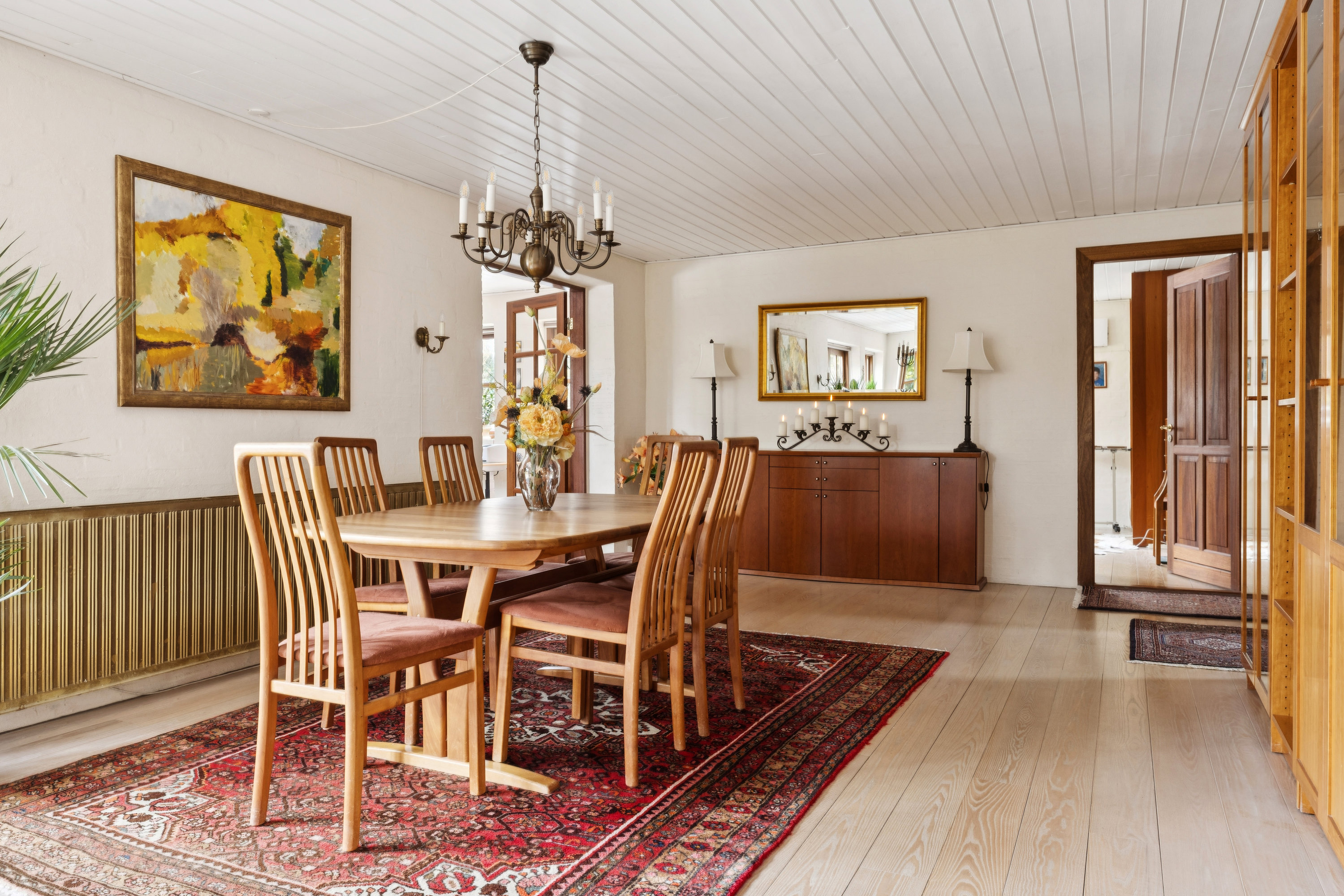 Fremhævet stue billede i fuldskærmstilstand. Billede af Enebærvej 1, 5620 Glamsbjerg