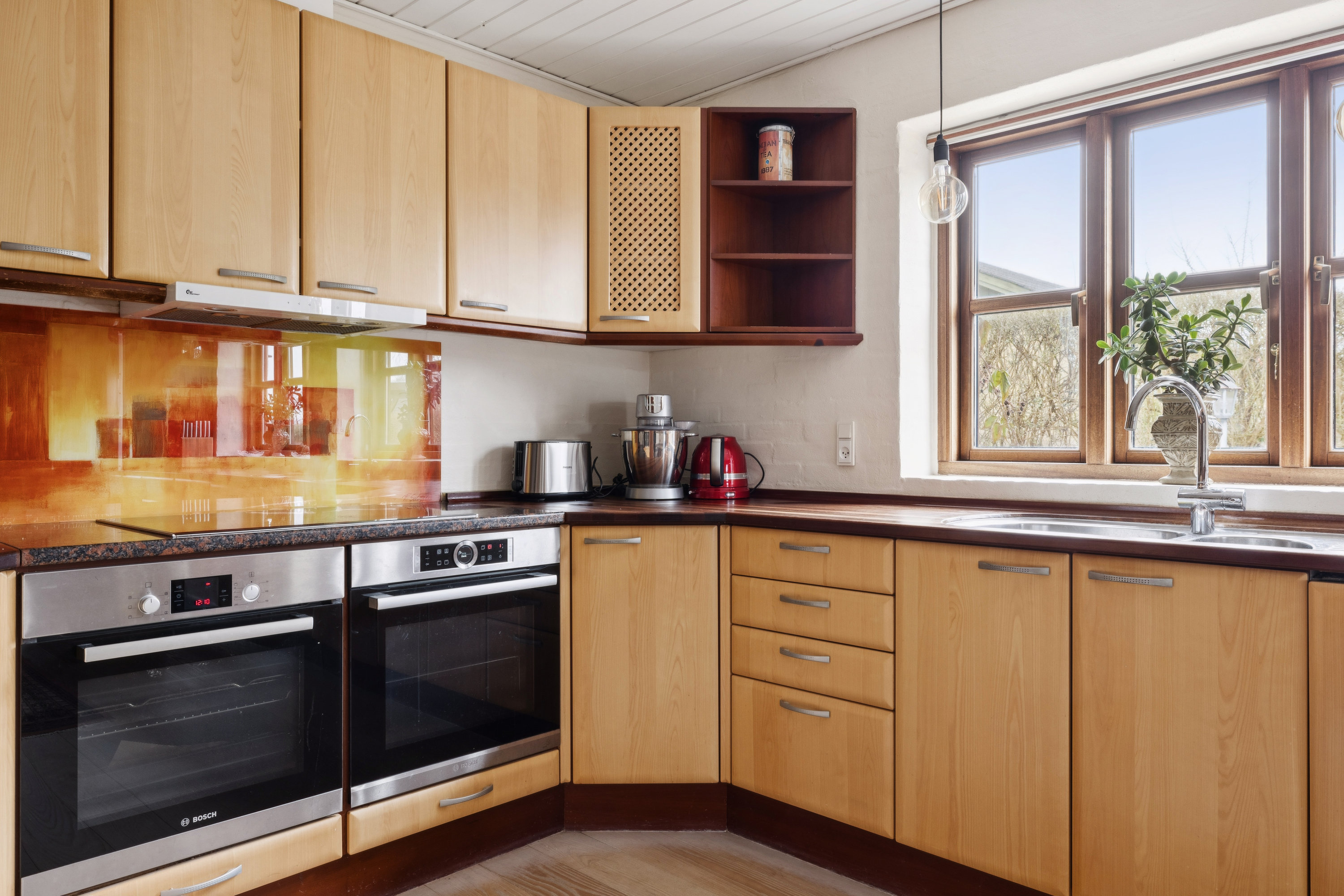 Fremhævet køkken billede i fuldskærmstilstand. Billede af Enebærvej 1, 5620 Glamsbjerg