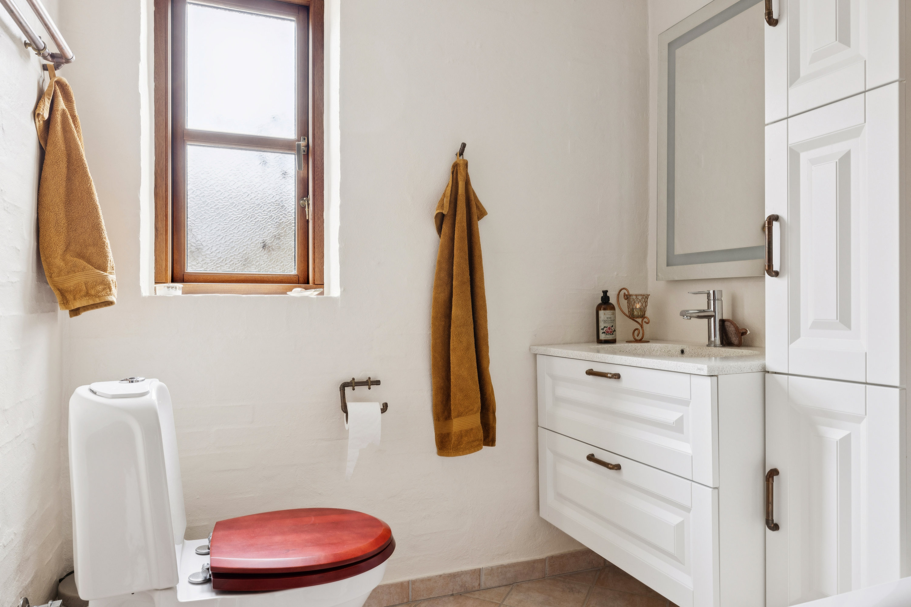 Fremhævet badeværelse billede i fuldskærmstilstand. Billede af Enebærvej 1, 5620 Glamsbjerg