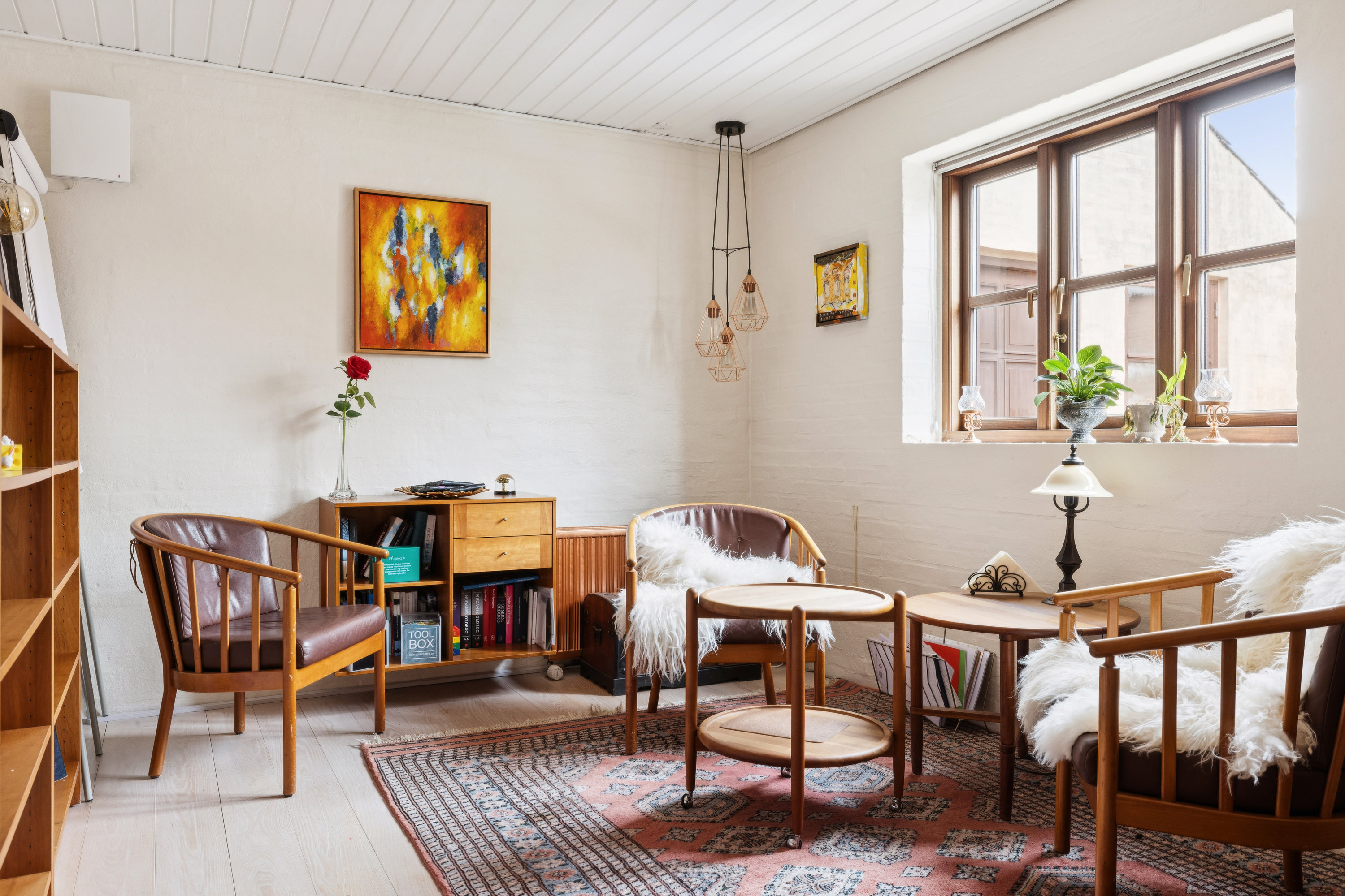 Fremhævet stue billede i fuldskærmstilstand. Billede af Enebærvej 1, 5620 Glamsbjerg
