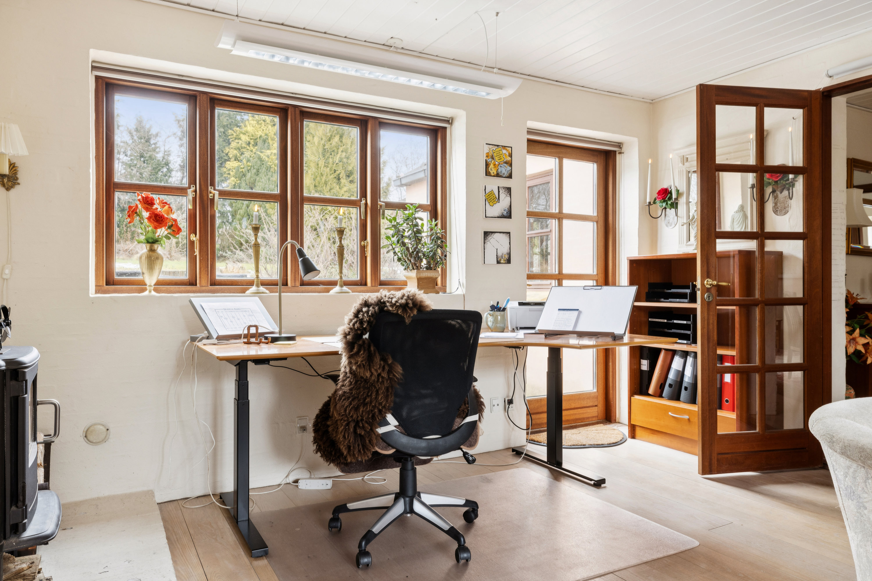 Fremhævet stue billede i fuldskærmstilstand. Billede af Enebærvej 1, 5620 Glamsbjerg