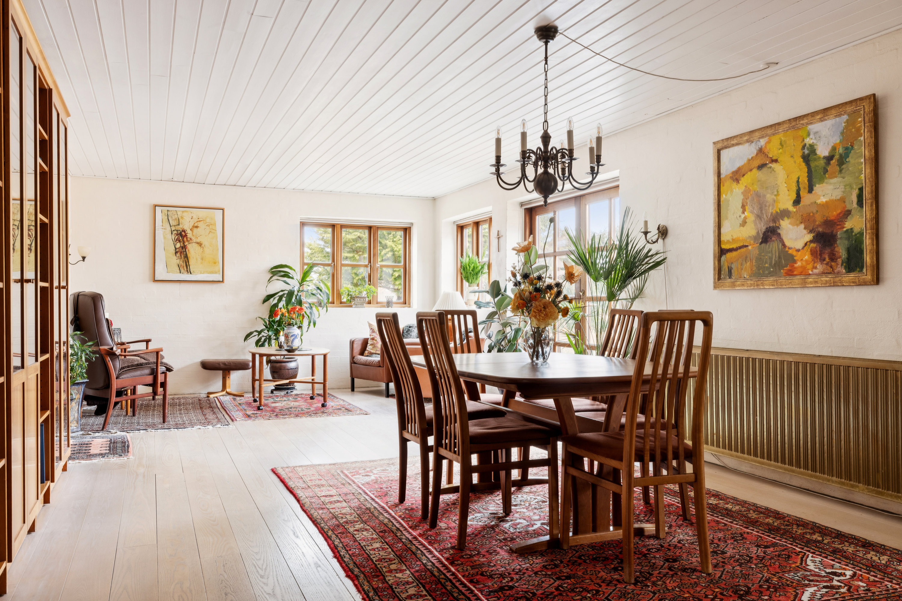 Fremhævet stue billede i fuldskærmstilstand. Billede af Enebærvej 1, 5620 Glamsbjerg