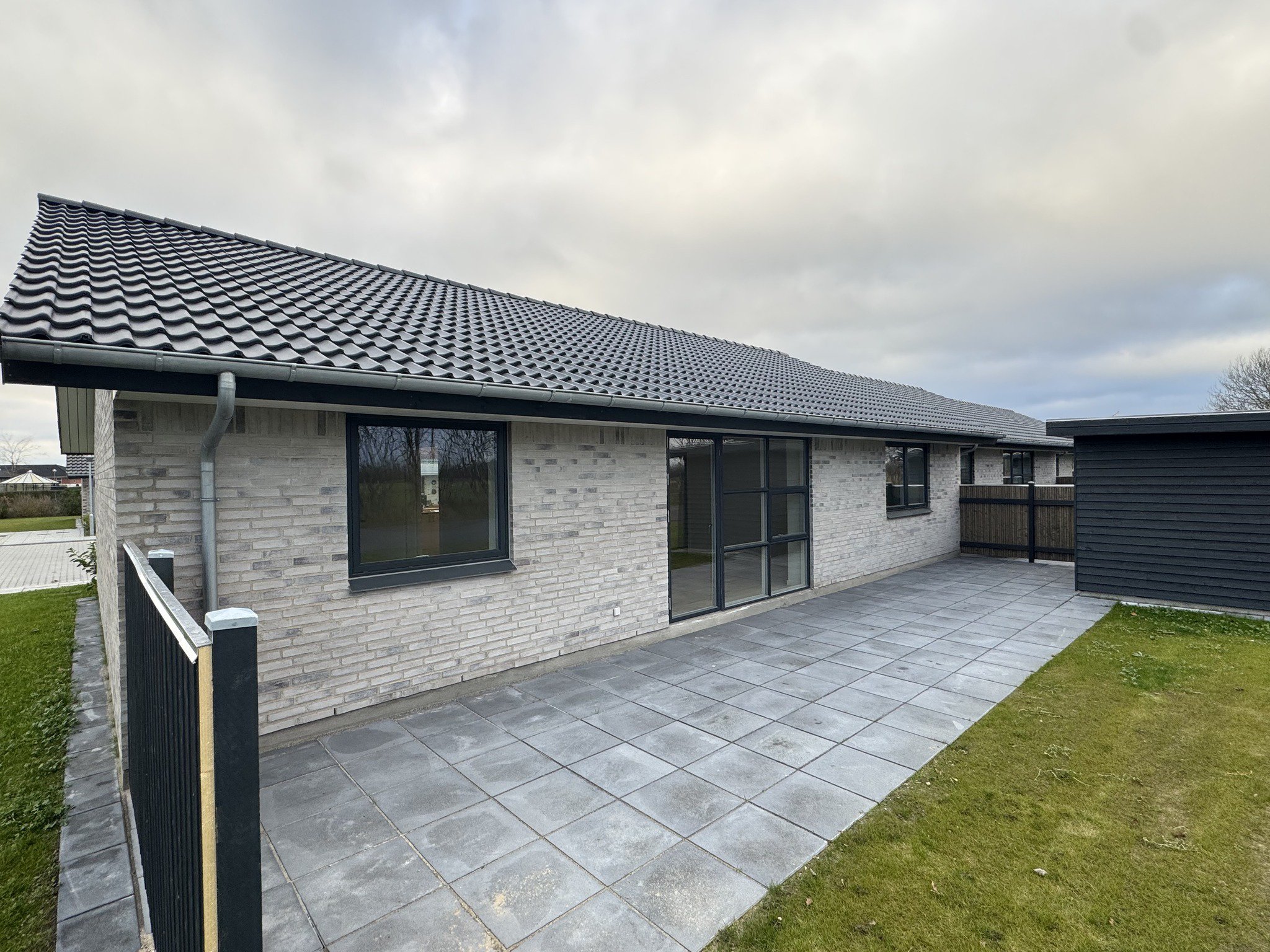 Fremhævet terrasse billede i fuldskærmstilstand. Billede af Bilgårdsvej 25, 9382 Tylstrup