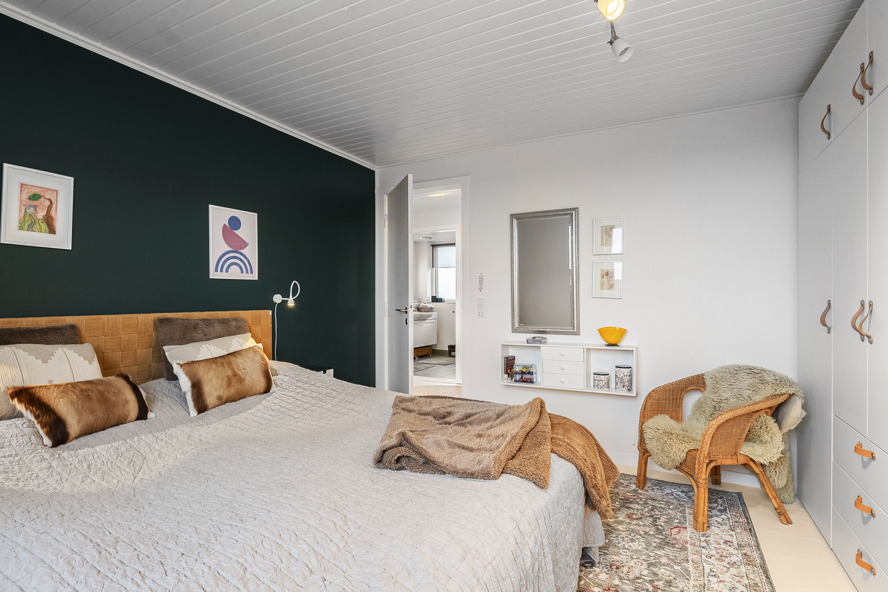 Fremhævet soveværelse billede i fuldskærmstilstand. Billede af Nyhøjen 702, 5330 Munkebo