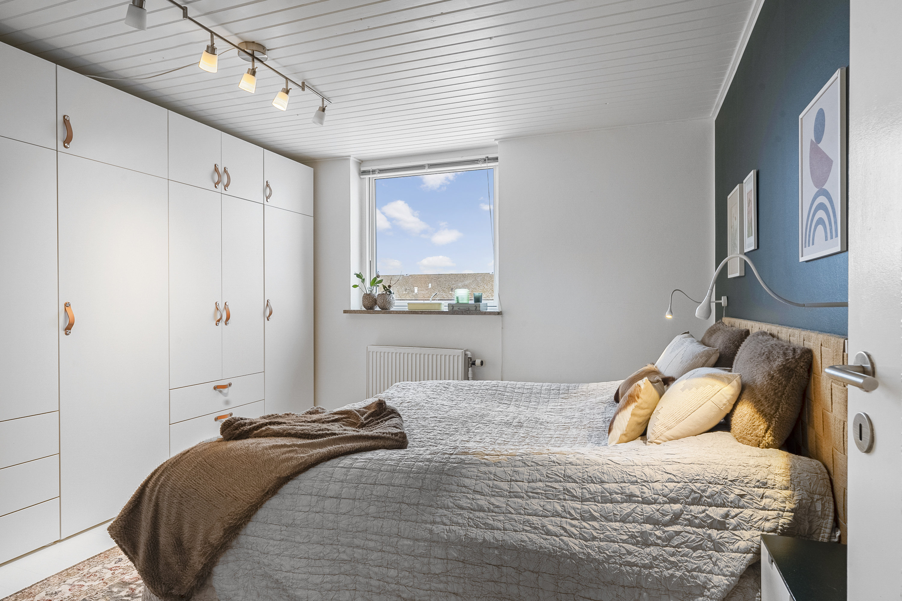 Fremhævet soveværelse billede i fuldskærmstilstand. Billede af Nyhøjen 702, 5330 Munkebo