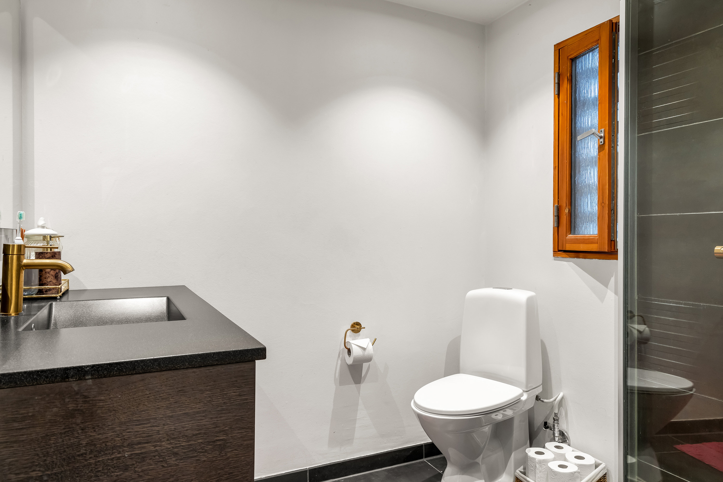 Fremhævet badeværelse billede i fuldskærmstilstand. Billede af Klintevej 1A, 3600 Frederikssund