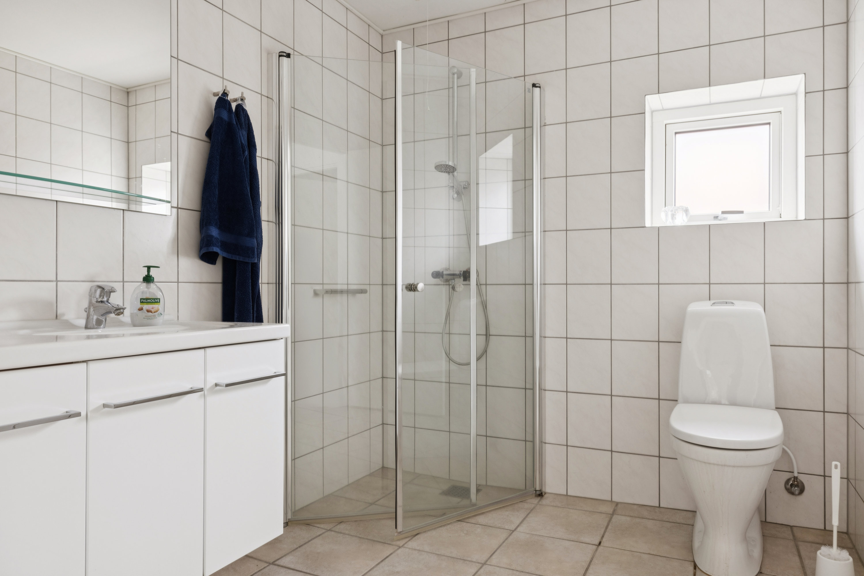 Fremhævet badeværelse billede i fuldskærmstilstand. Billede af Stensledgaardsvænget 17, Lundager, 5610 Assens