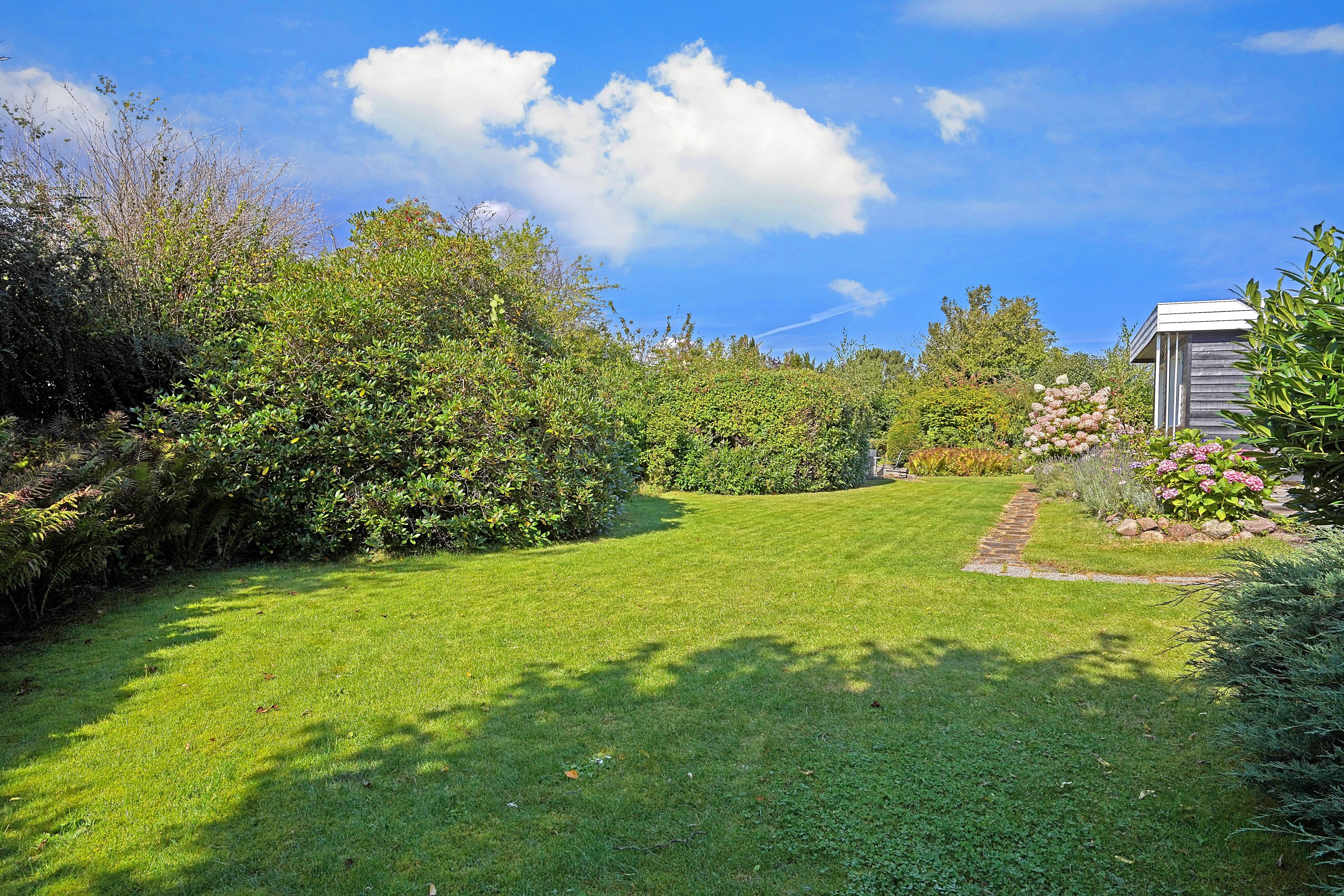 Fremhævet have billede i fuldskærmstilstand. Billede af Ørnevej 11, 3120 Dronningmølle