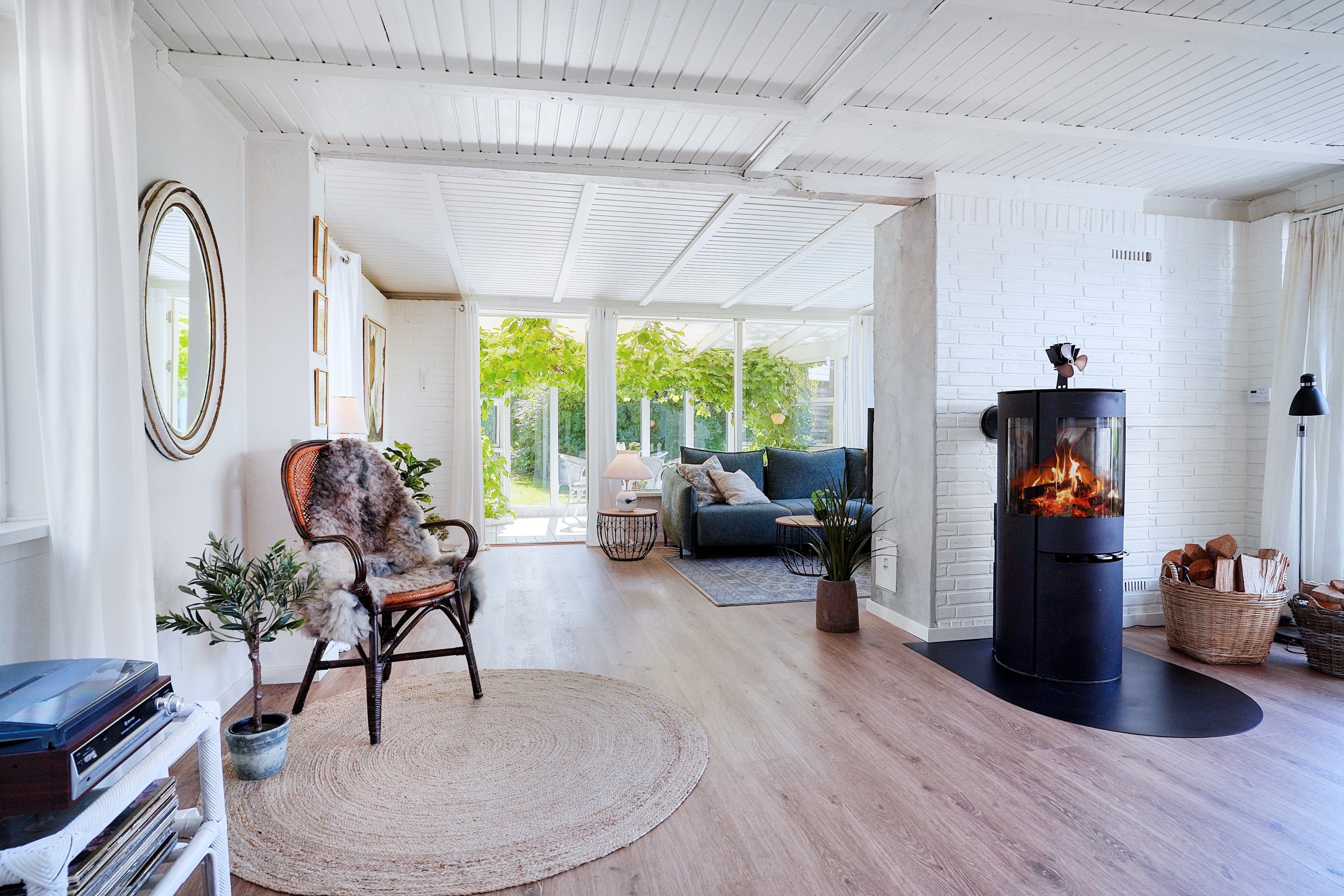 Fremhævet stue billede i fuldskærmstilstand. Billede af Ørnevej 11, 3120 Dronningmølle