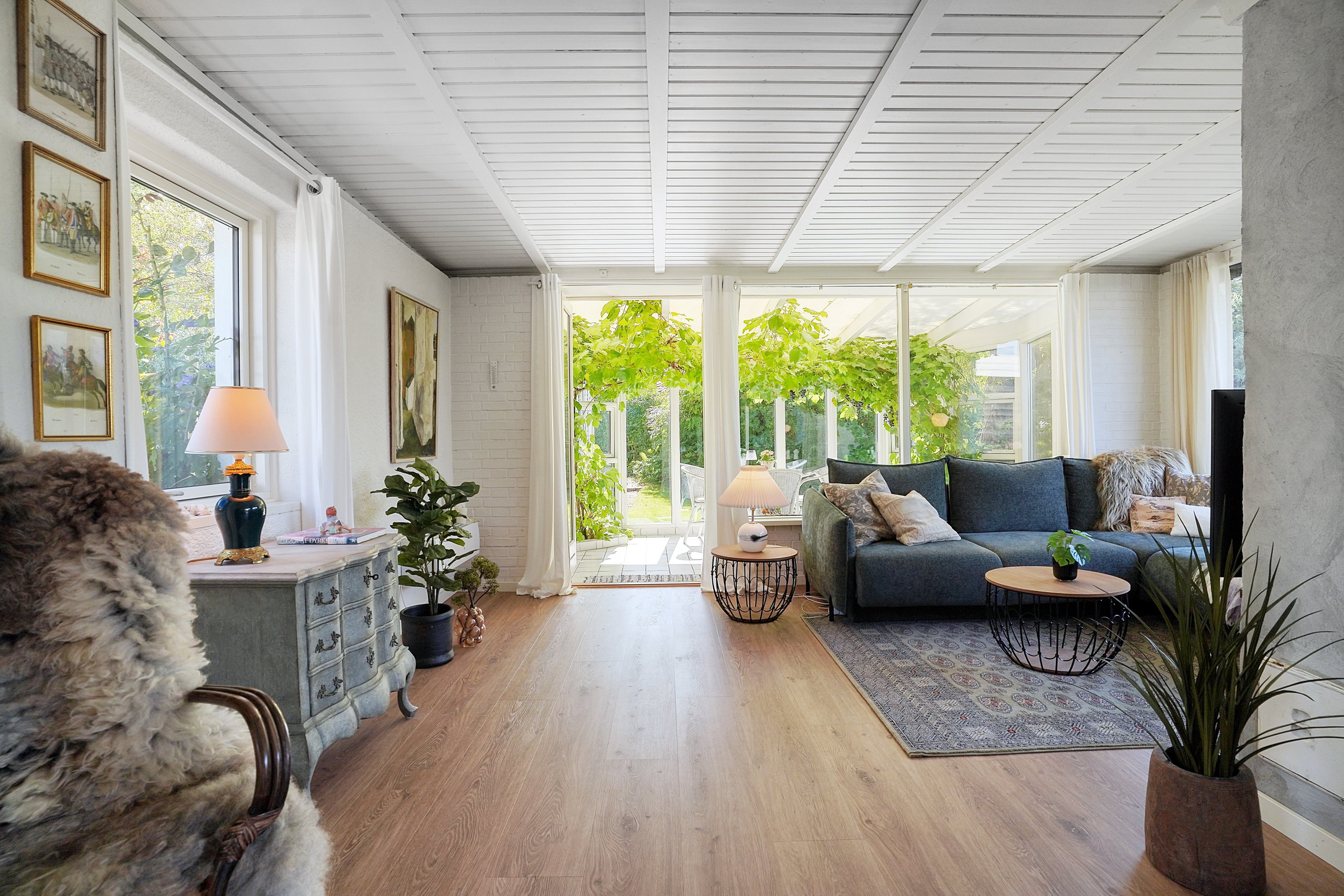 Fremhævet stue billede i fuldskærmstilstand. Billede af Ørnevej 11, 3120 Dronningmølle