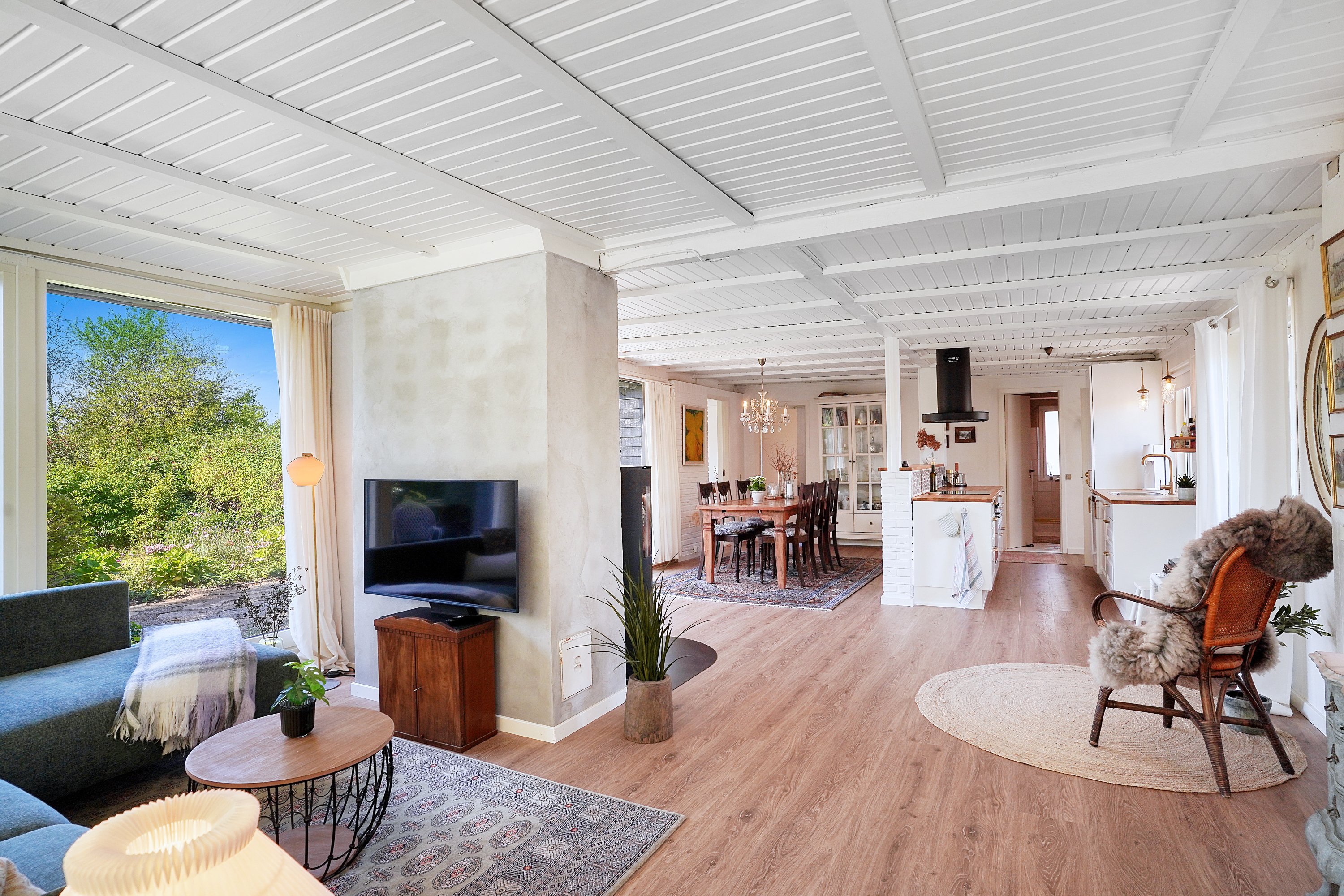 Fremhævet stue billede i fuldskærmstilstand. Billede af Ørnevej 11, 3120 Dronningmølle