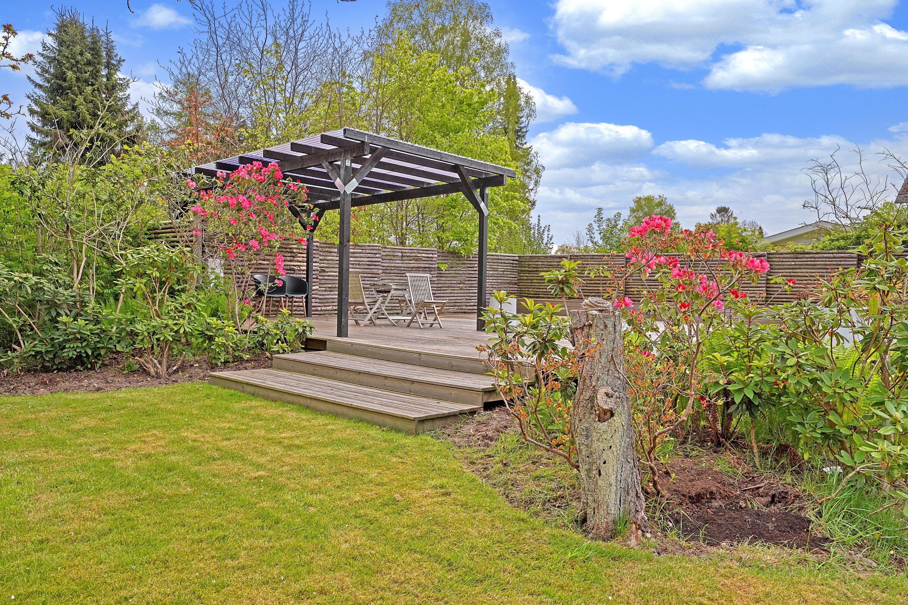 Fremhævet terrasse billede i fuldskærmstilstand. Billede af Vænget 10, 3120 Dronningmølle