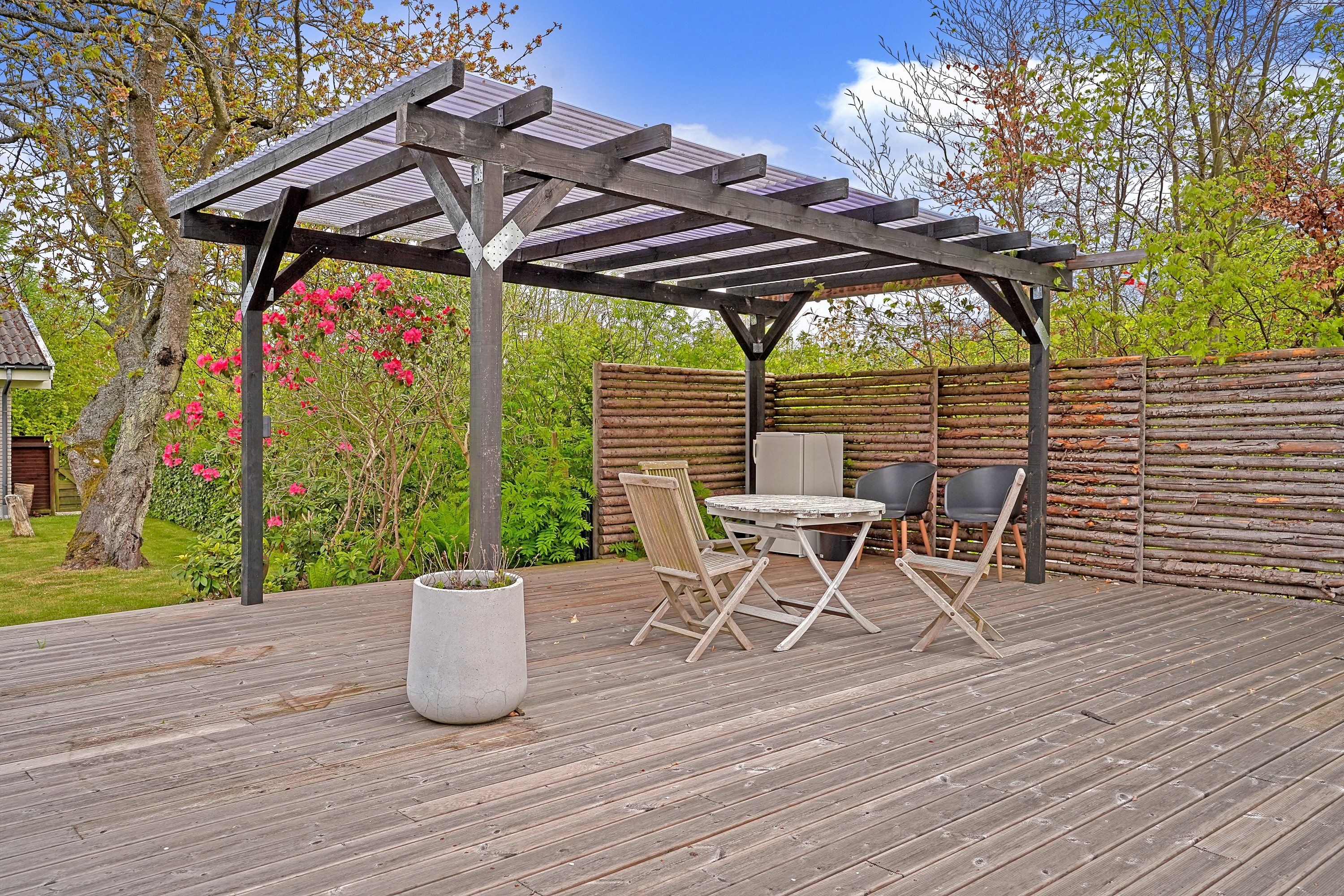 Fremhævet terrasse billede i fuldskærmstilstand. Billede af Vænget 10, 3120 Dronningmølle