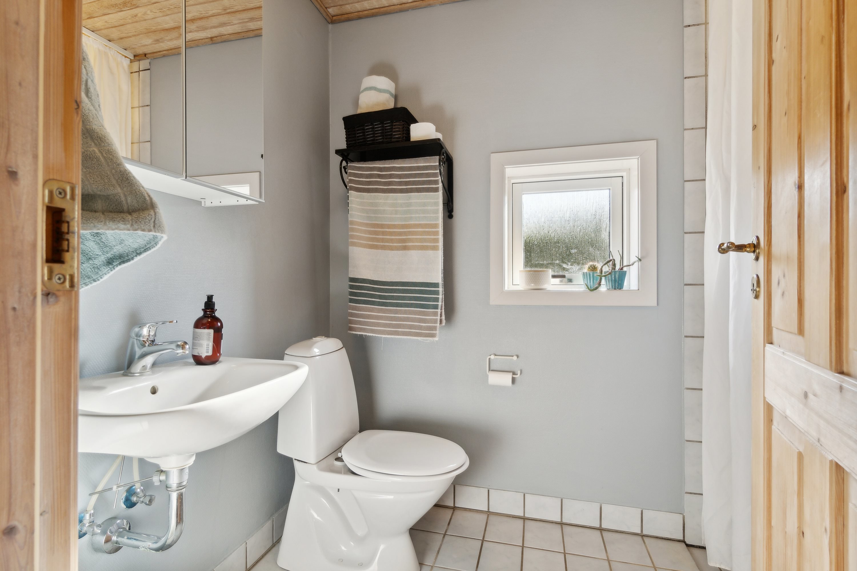 Fremhævet badeværelse billede i fuldskærmstilstand. Billede af Poppelvej 71, Glyngøre, 7870 Roslev