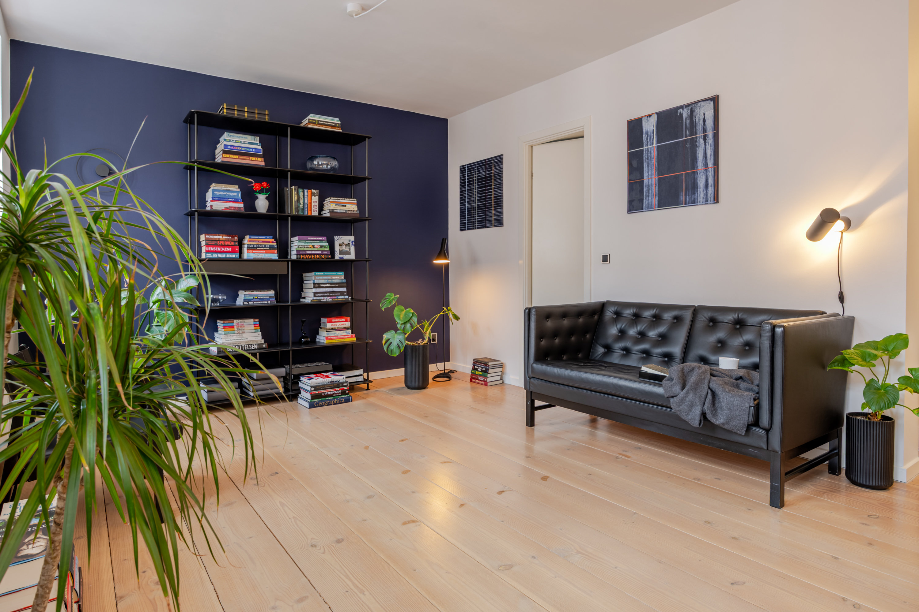 Fremhævet stue billede i fuldskærmstilstand. Billede af Krusemyntegade 3, 1318 København K