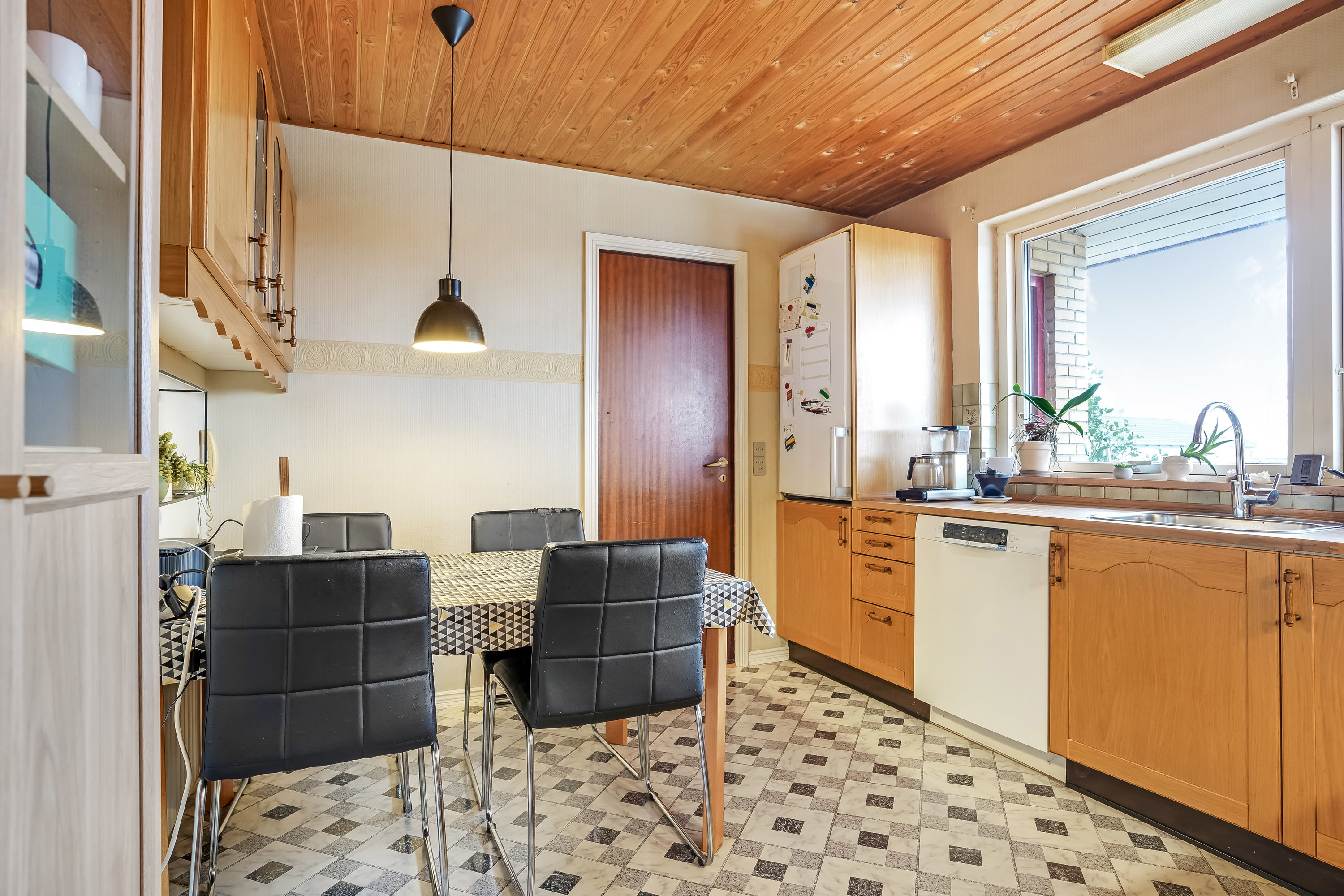 Fremhævet køkken billede i fuldskærmstilstand. Billede af Søndervang 23, Ølholm, 7160 Tørring