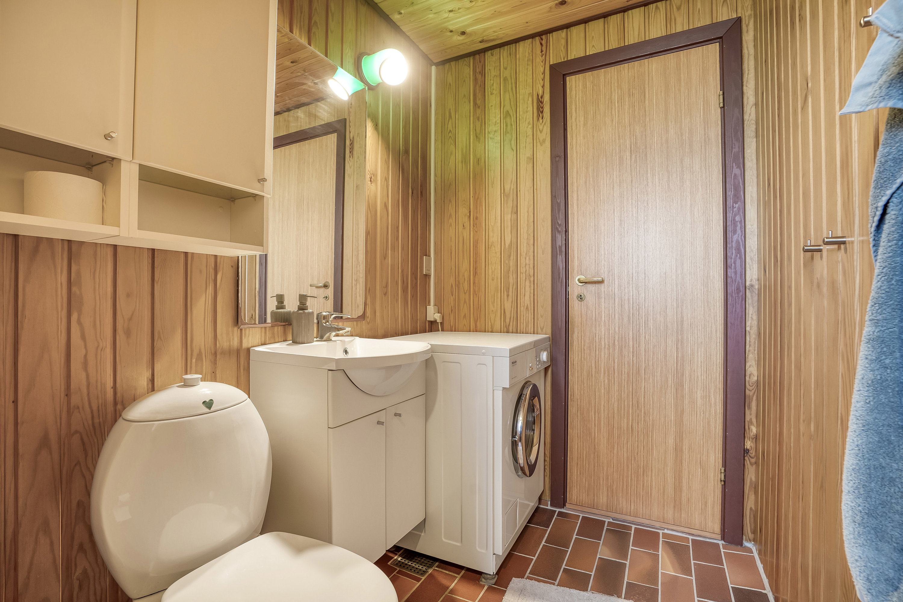 Fremhævet toilet billede i fuldskærmstilstand. Billede af Bekkasinvej 3, Bro, 5464 Brenderup Fyn