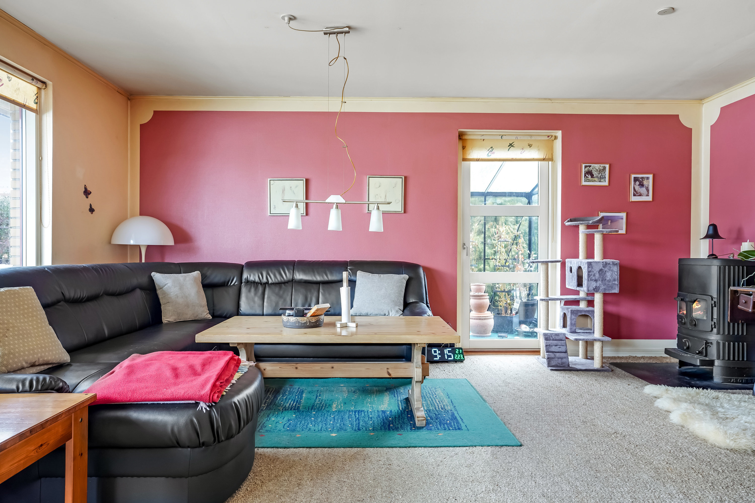 Fremhævet stue billede i fuldskærmstilstand. Billede af Søndervang 23, Ølholm, 7160 Tørring