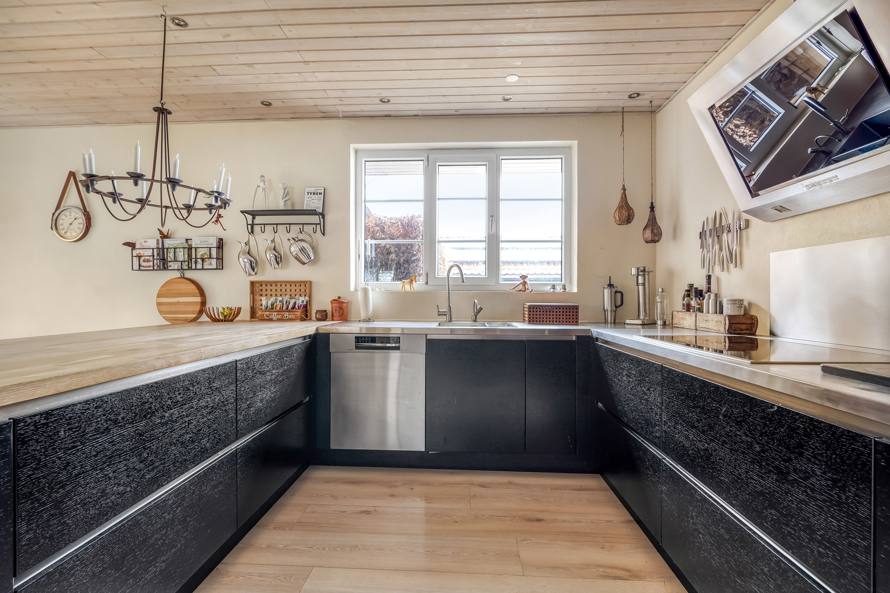 Fremhævet køkken billede i fuldskærmstilstand. Billede af Kirkegyden 3, Kauslunde, 5500 Middelfart