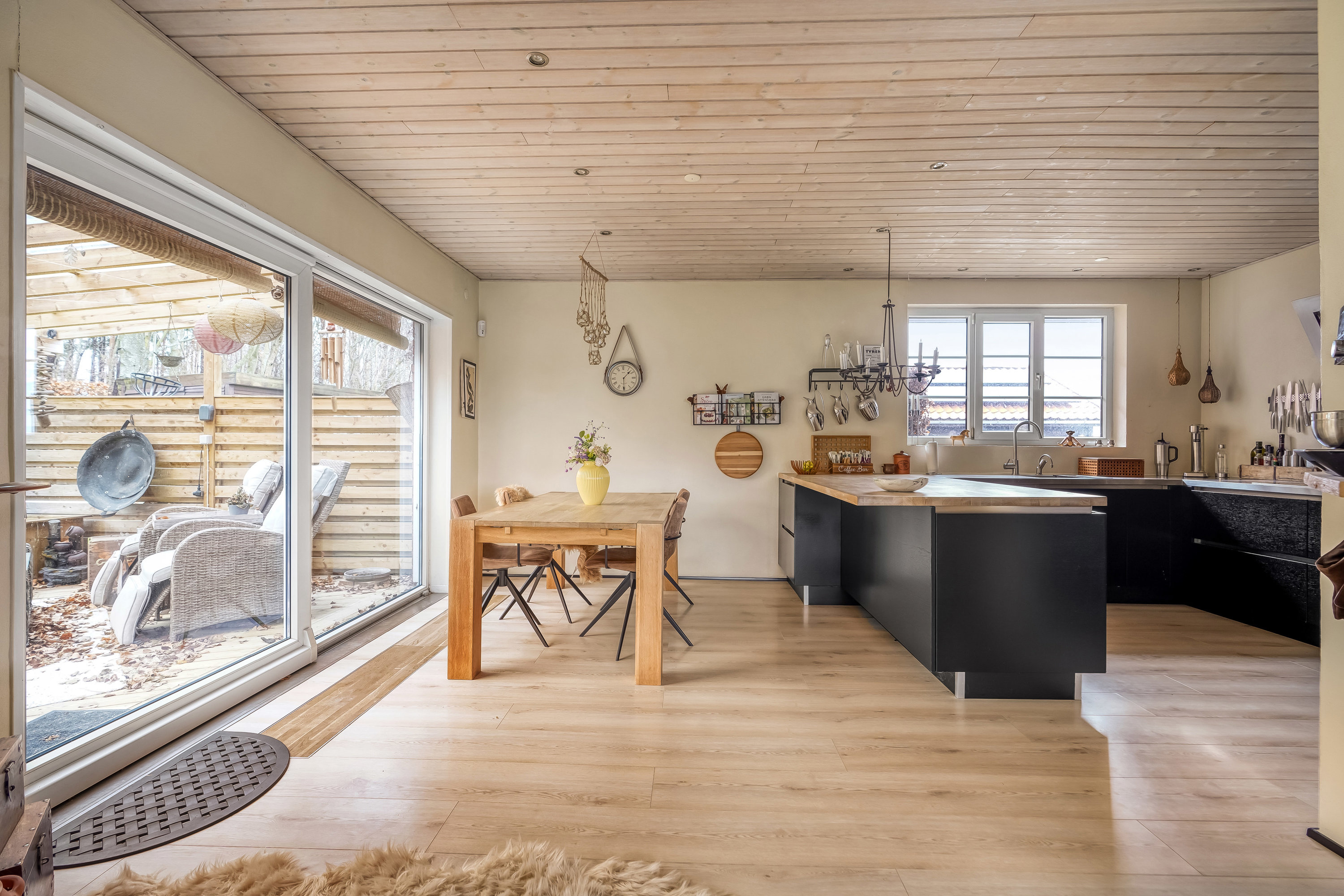 Fremhævet stue billede i fuldskærmstilstand. Billede af Kirkegyden 3, Kauslunde, 5500 Middelfart