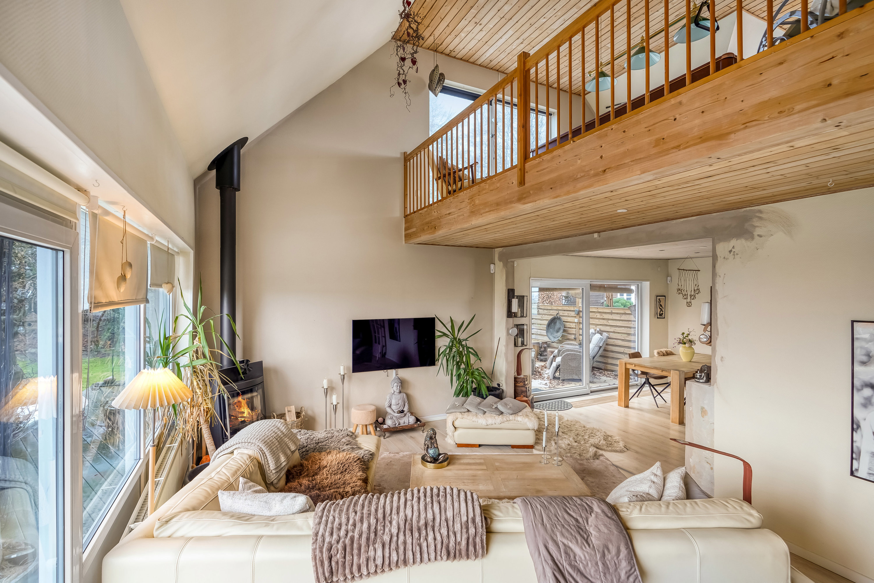 Fremhævet stue billede i fuldskærmstilstand. Billede af Kirkegyden 3, Kauslunde, 5500 Middelfart