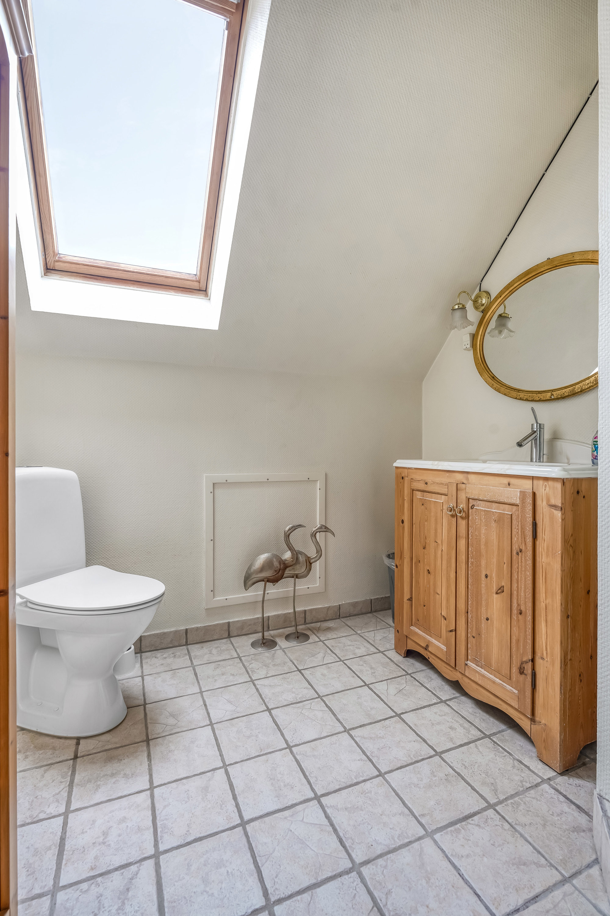 Fremhævet toilet billede i fuldskærmstilstand. Billede af Kirkegyden 3, Kauslunde, 5500 Middelfart