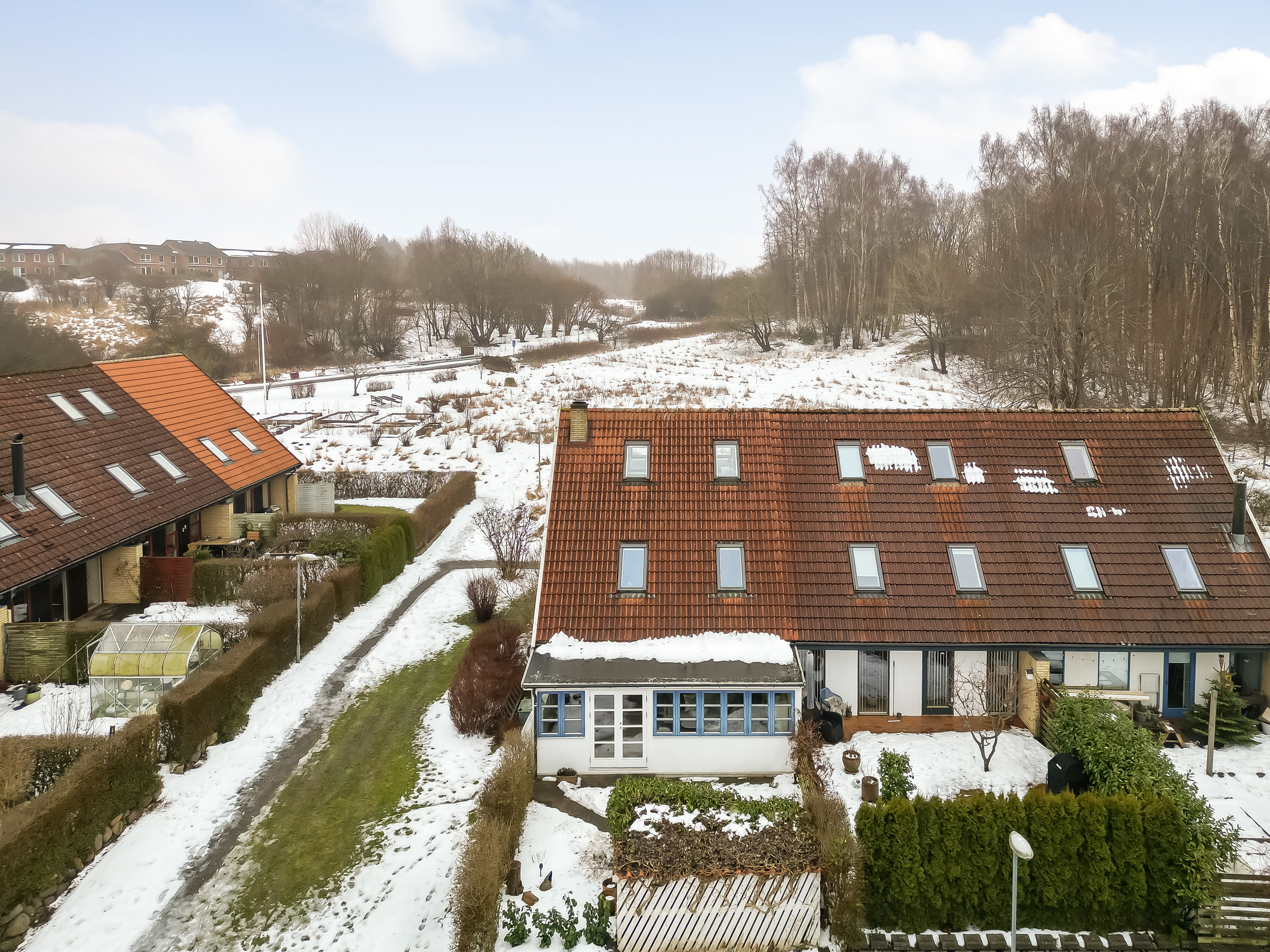 Fremhævet facade billede i fuldskærmstilstand. Billede af Slåenbækken 6, Ny Hammersholt, 3400 Hillerød