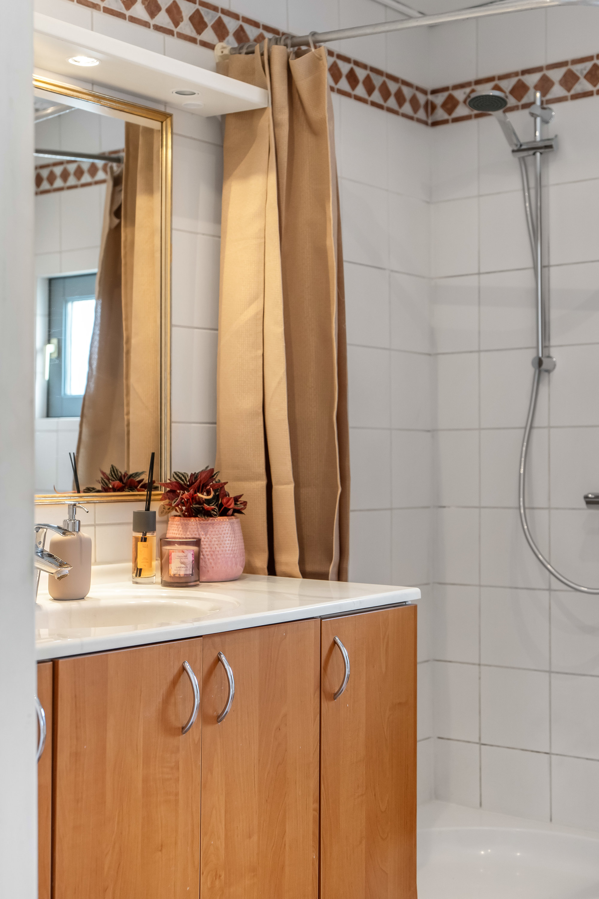 Fremhævet badeværelse billede i fuldskærmstilstand. Billede af Slåenbækken 6, Ny Hammersholt, 3400 Hillerød