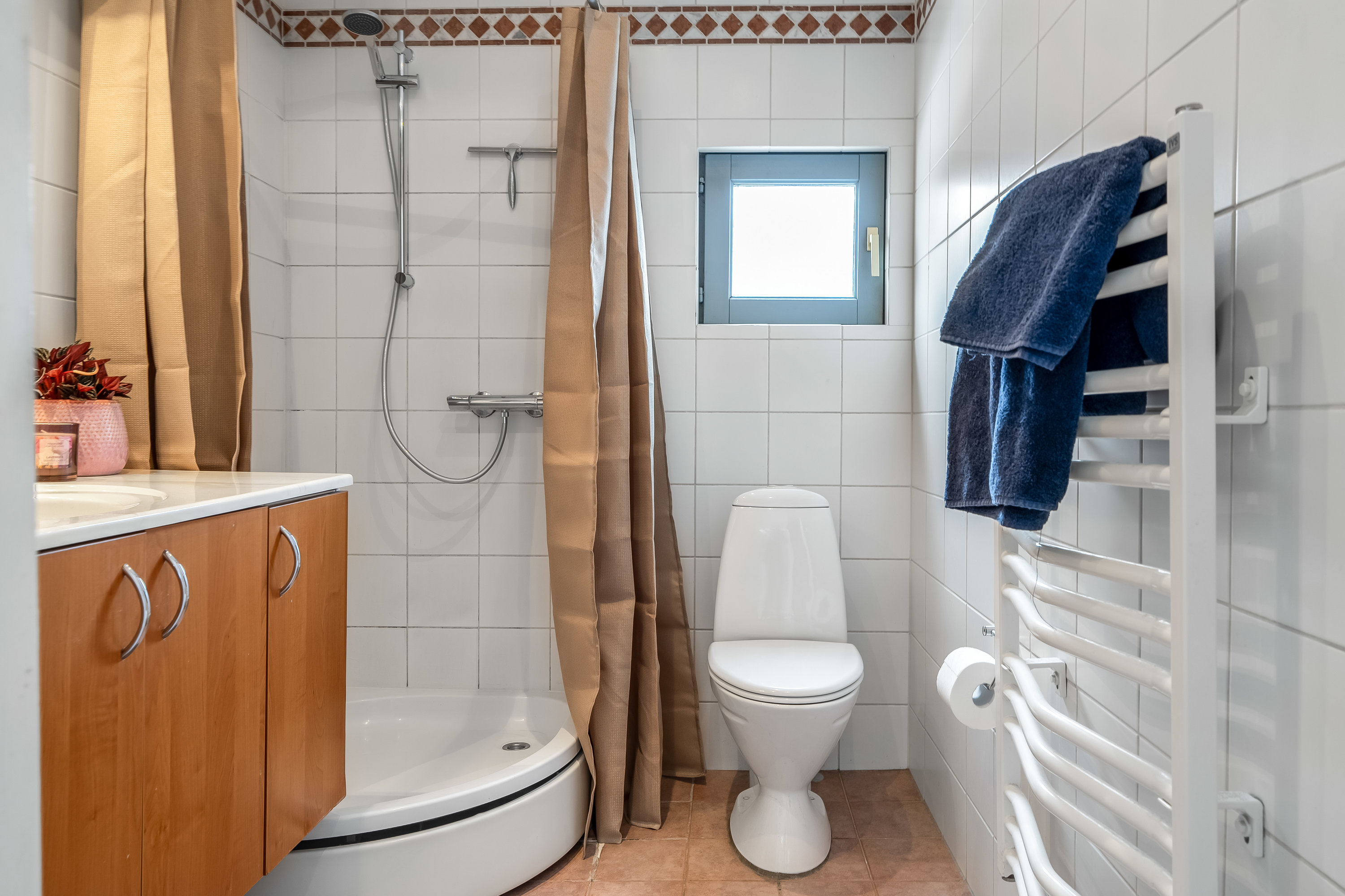 Fremhævet badeværelse billede i fuldskærmstilstand. Billede af Slåenbækken 6, Ny Hammersholt, 3400 Hillerød