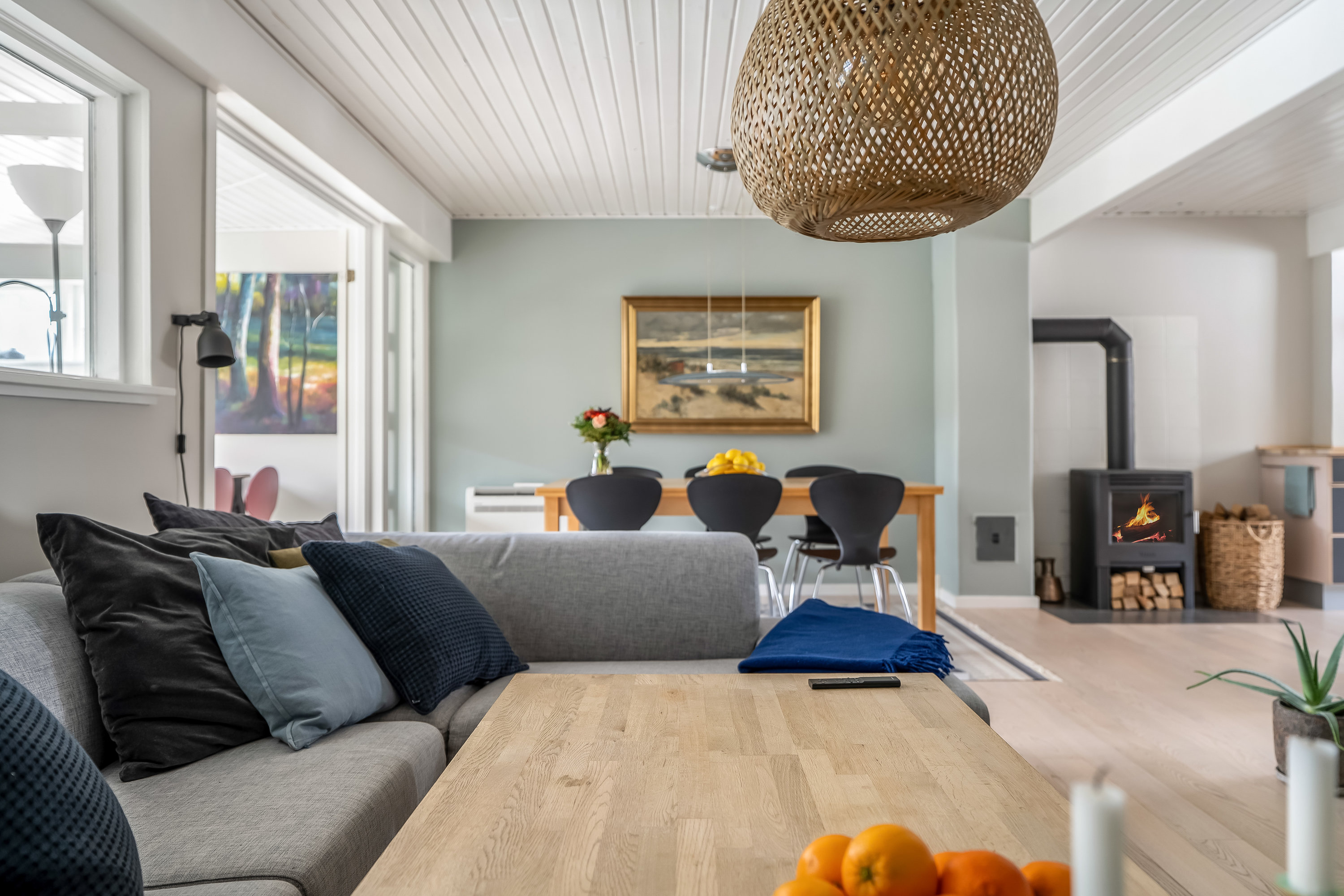 Fremhævet stue billede i fuldskærmstilstand. Billede af Slåenbækken 6, Ny Hammersholt, 3400 Hillerød