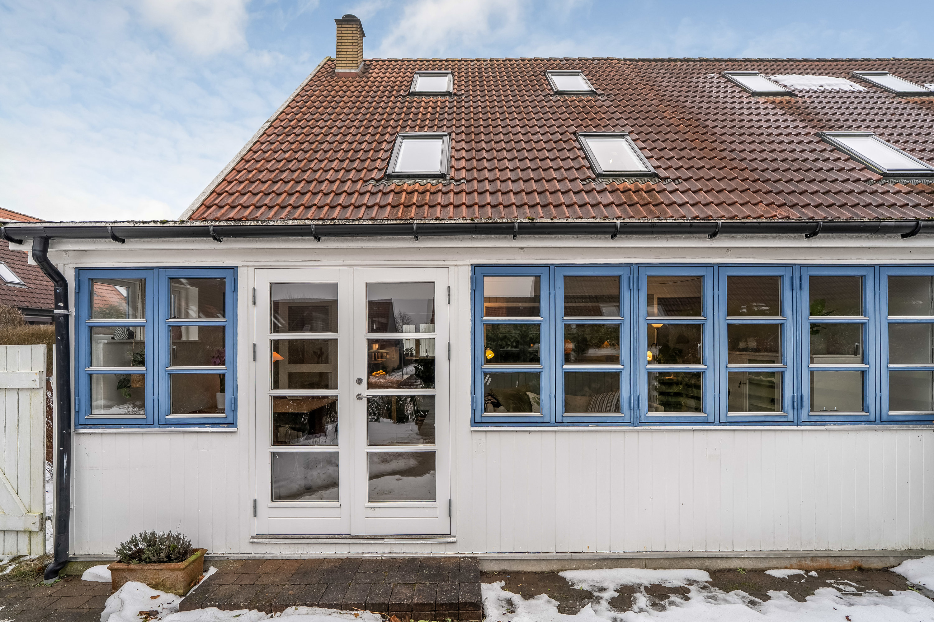 Fremhævet facade billede i fuldskærmstilstand. Billede af Slåenbækken 6, Ny Hammersholt, 3400 Hillerød