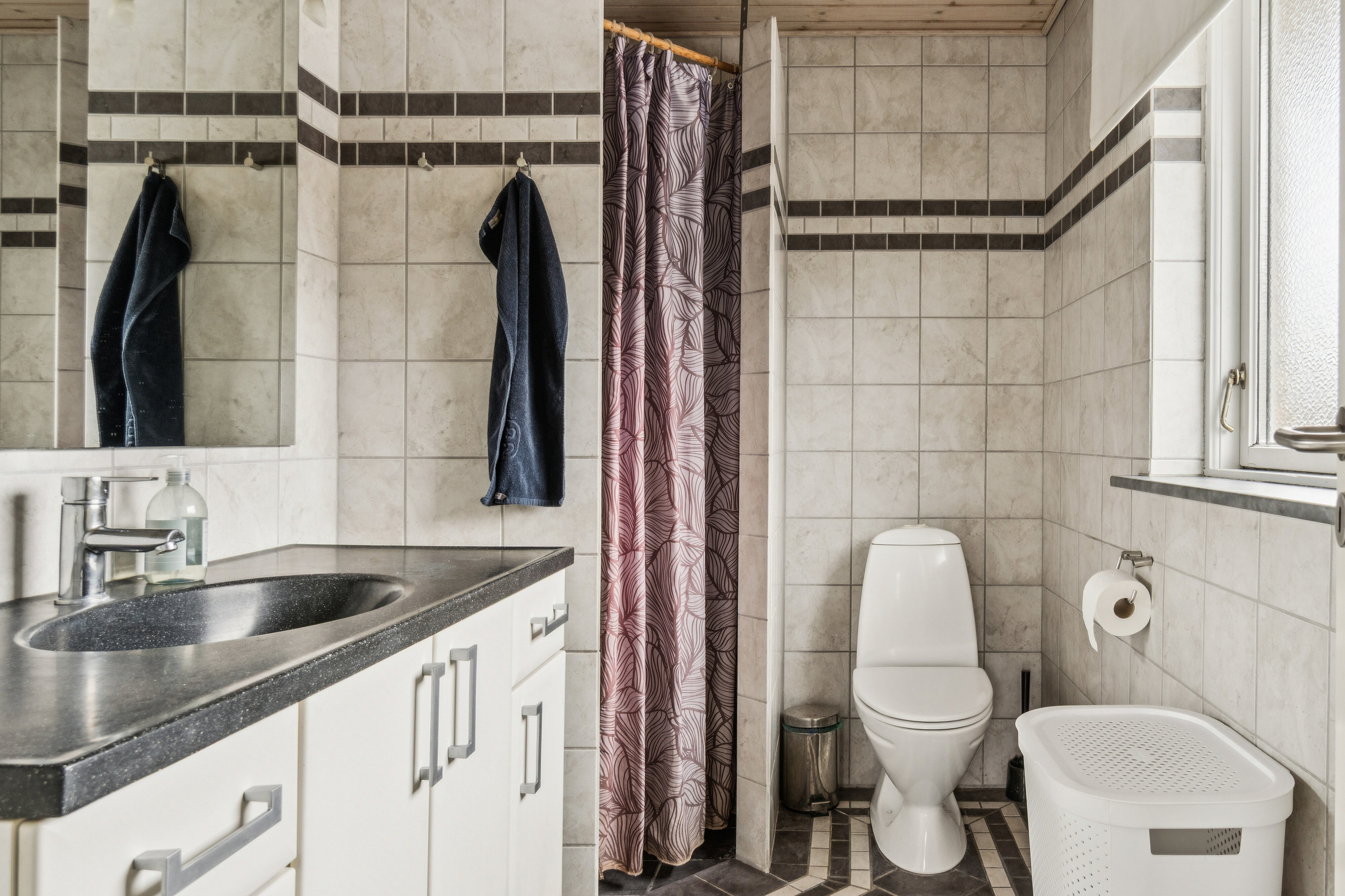 Fremhævet badeværelse billede i fuldskærmstilstand. Billede af Vibevej 15, 4261 Dalmose