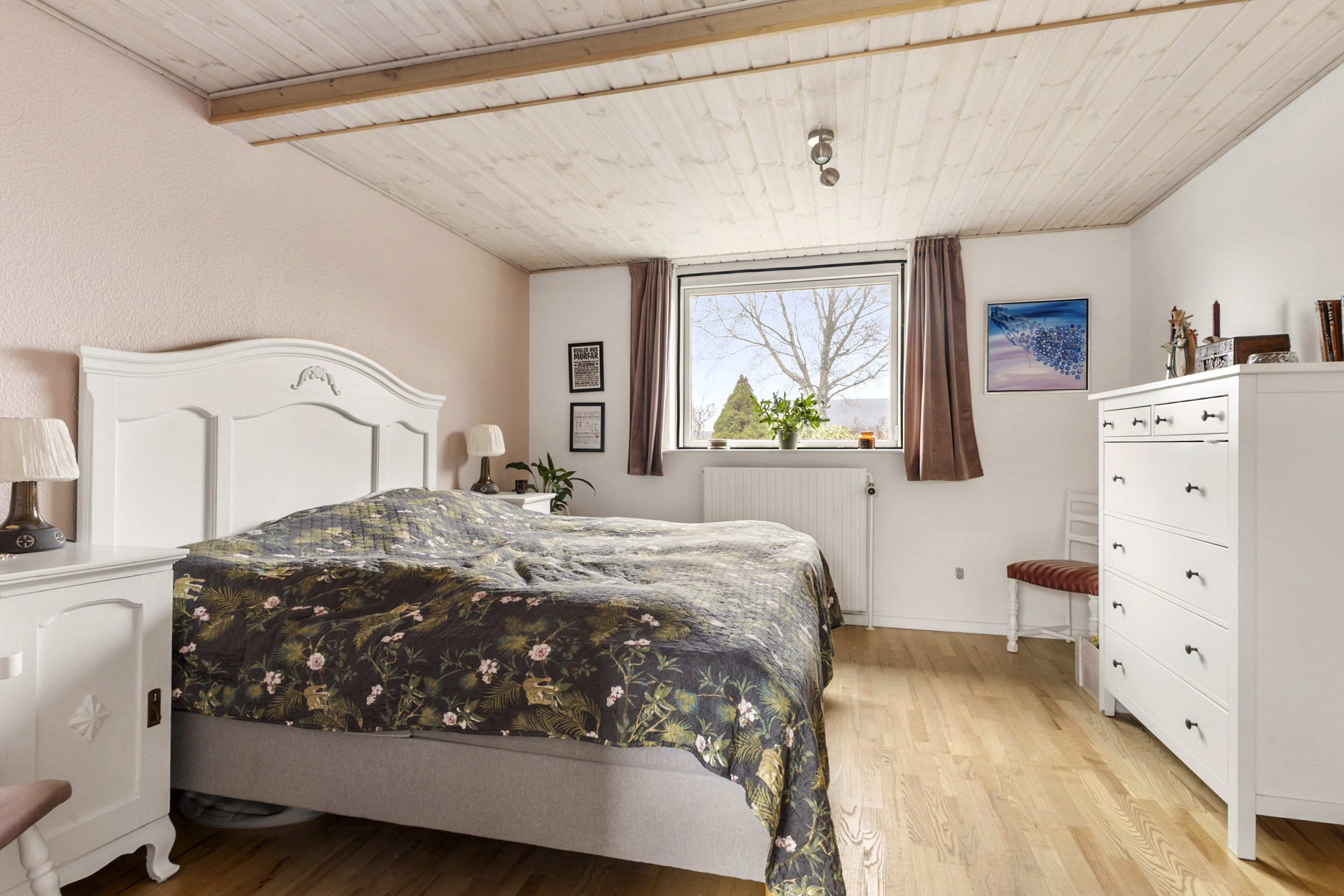 Fremhævet soveværelse billede i fuldskærmstilstand. Billede af Søndermarken 9, Jels, 6630 Rødding