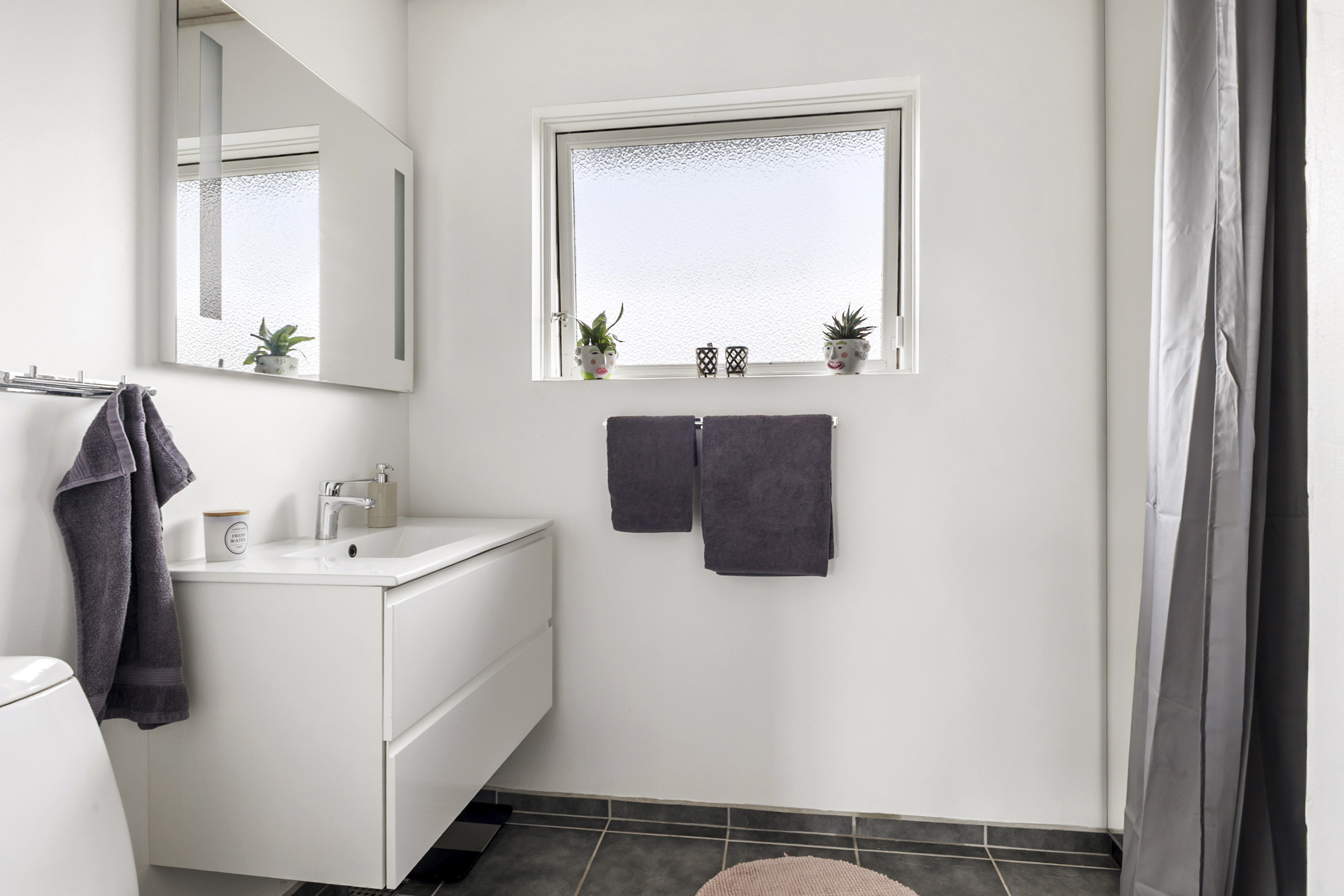 Fremhævet badeværelse billede i fuldskærmstilstand. Billede af Søndermarken 9, Jels, 6630 Rødding