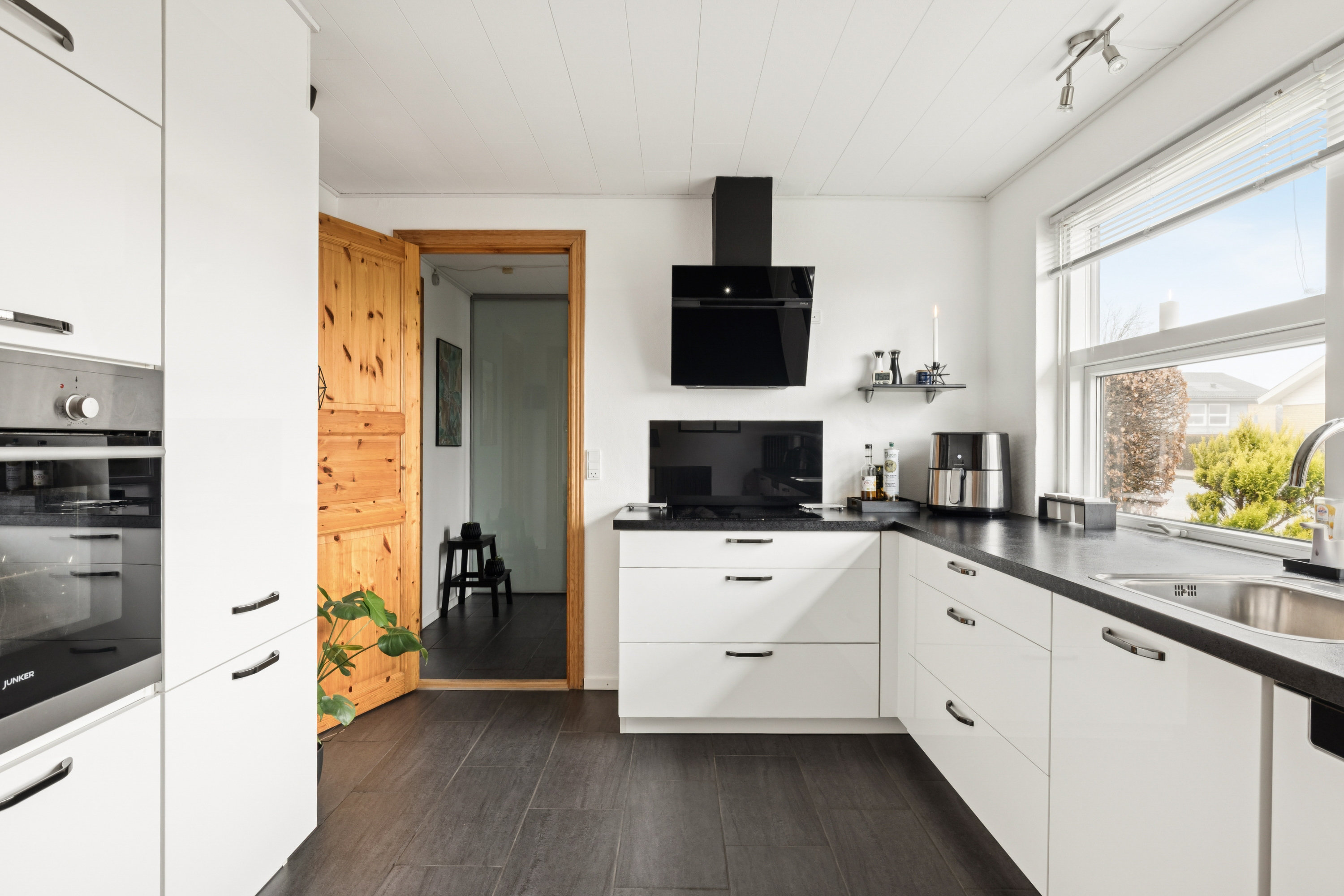 Fremhævet køkken billede i fuldskærmstilstand. Billede af Granvænget 13, 7850 Stoholm Jyll