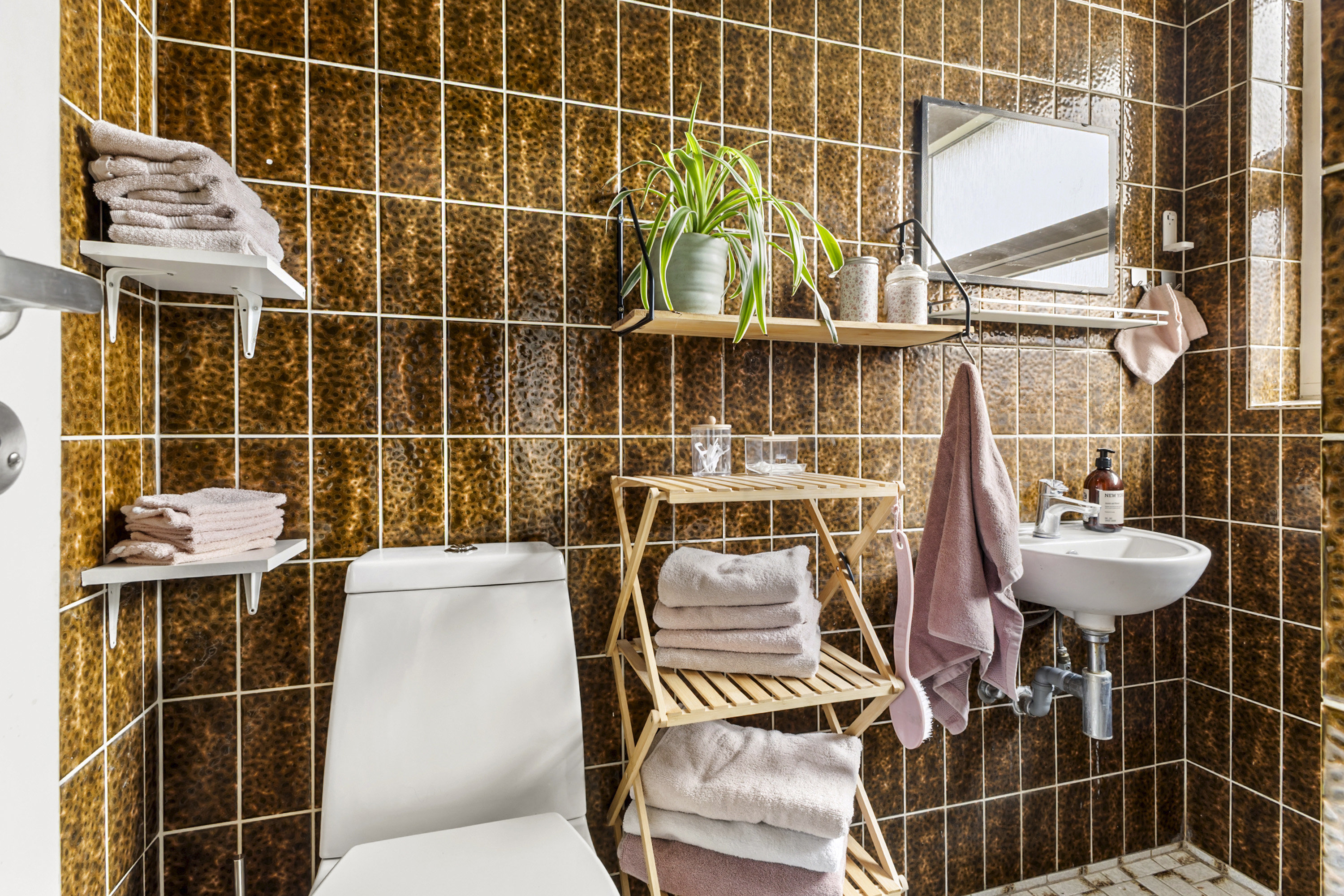 Fremhævet badeværelse billede i fuldskærmstilstand. Billede af Søndermarken 9, Jels, 6630 Rødding