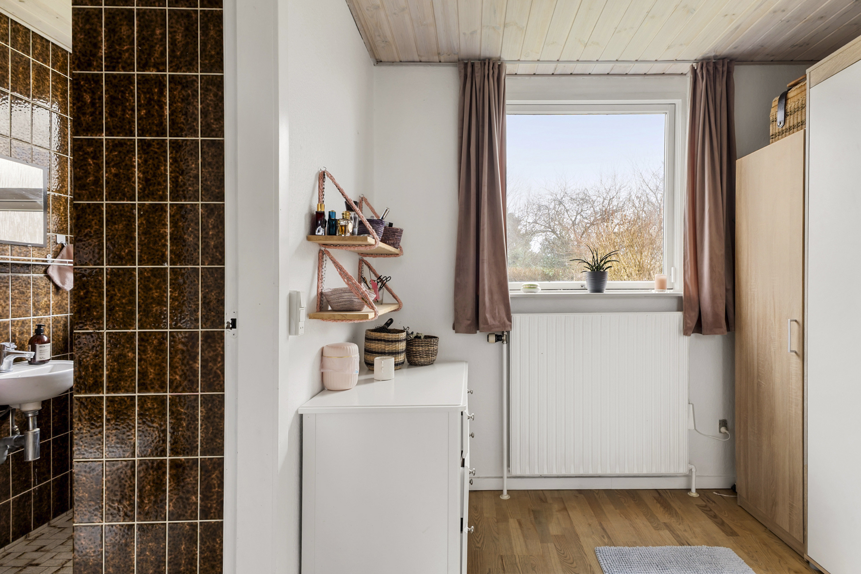 Fremhævet badeværelse billede i fuldskærmstilstand. Billede af Søndermarken 9, Jels, 6630 Rødding