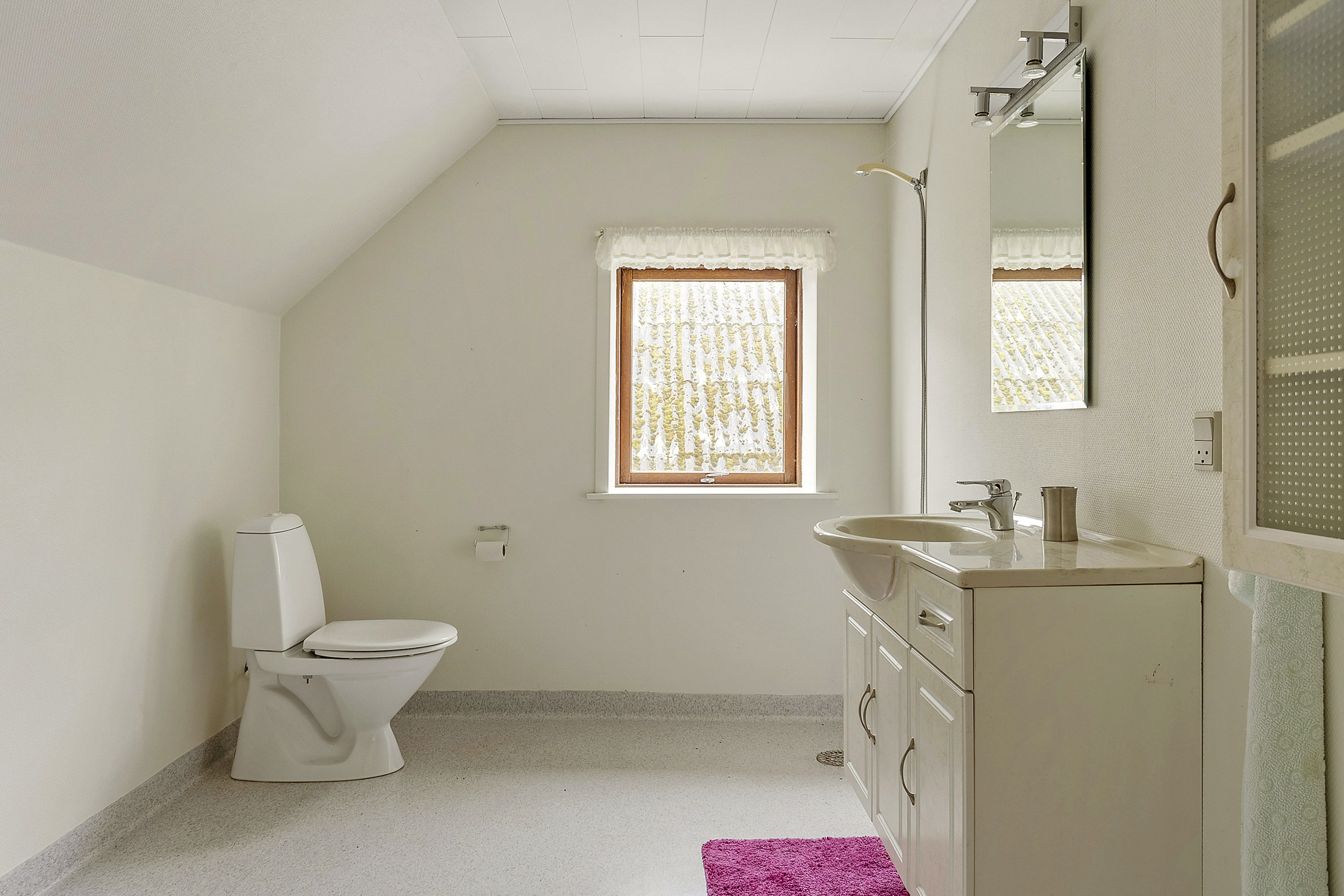 Fremhævet badeværelse billede i fuldskærmstilstand. Billede af Møllevej 6, Surhave, 6650 Brørup