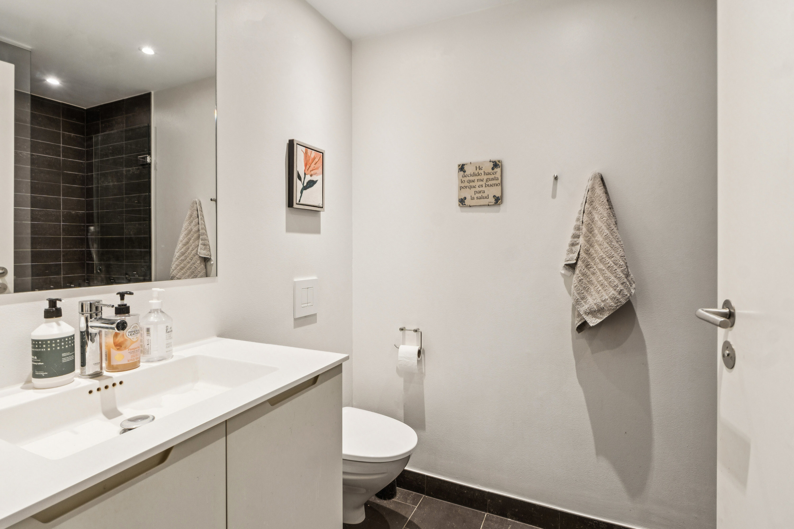 Fremhævet badeværelse billede i fuldskærmstilstand. Billede af Amager Strandvej 114C, 1. th., 2300 København S