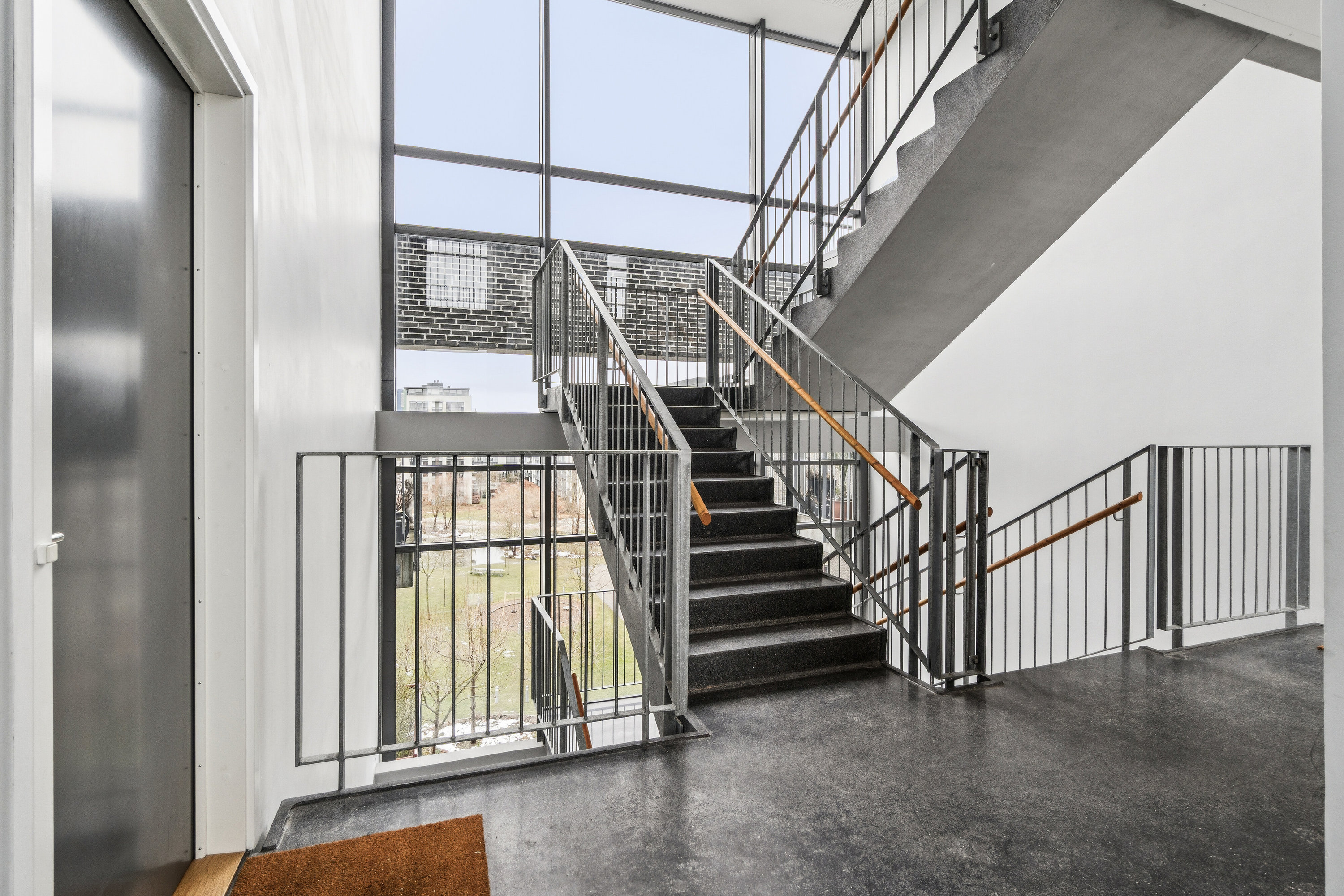 Fremhævet hall billede i fuldskærmstilstand. Billede af Carl Th. Zahles Gade 6, 5. th., 2300 København S