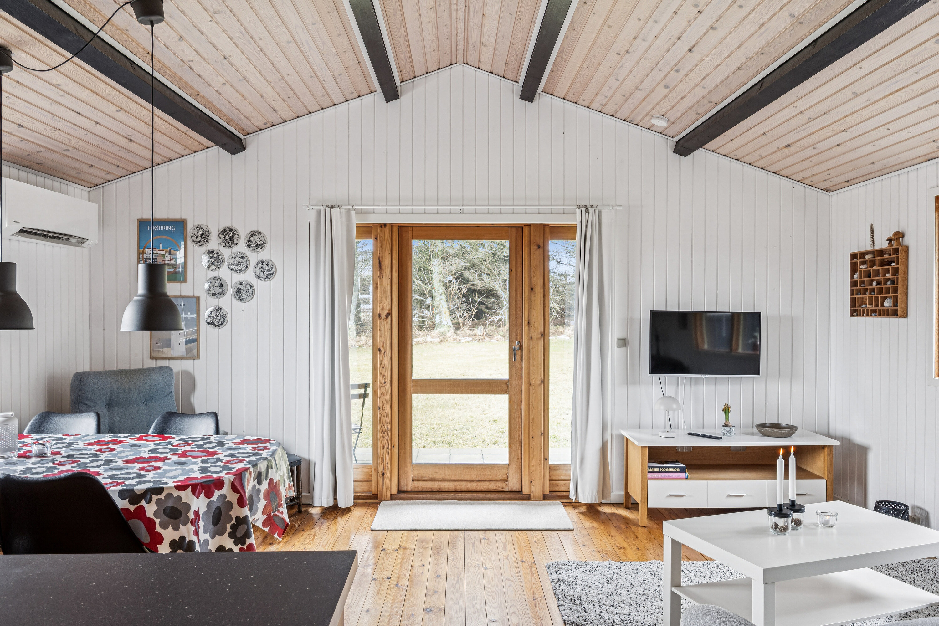 Fremhævet stue billede i fuldskærmstilstand. Billede af Fjorden 18, Lønstrup, 9800 Hjørring