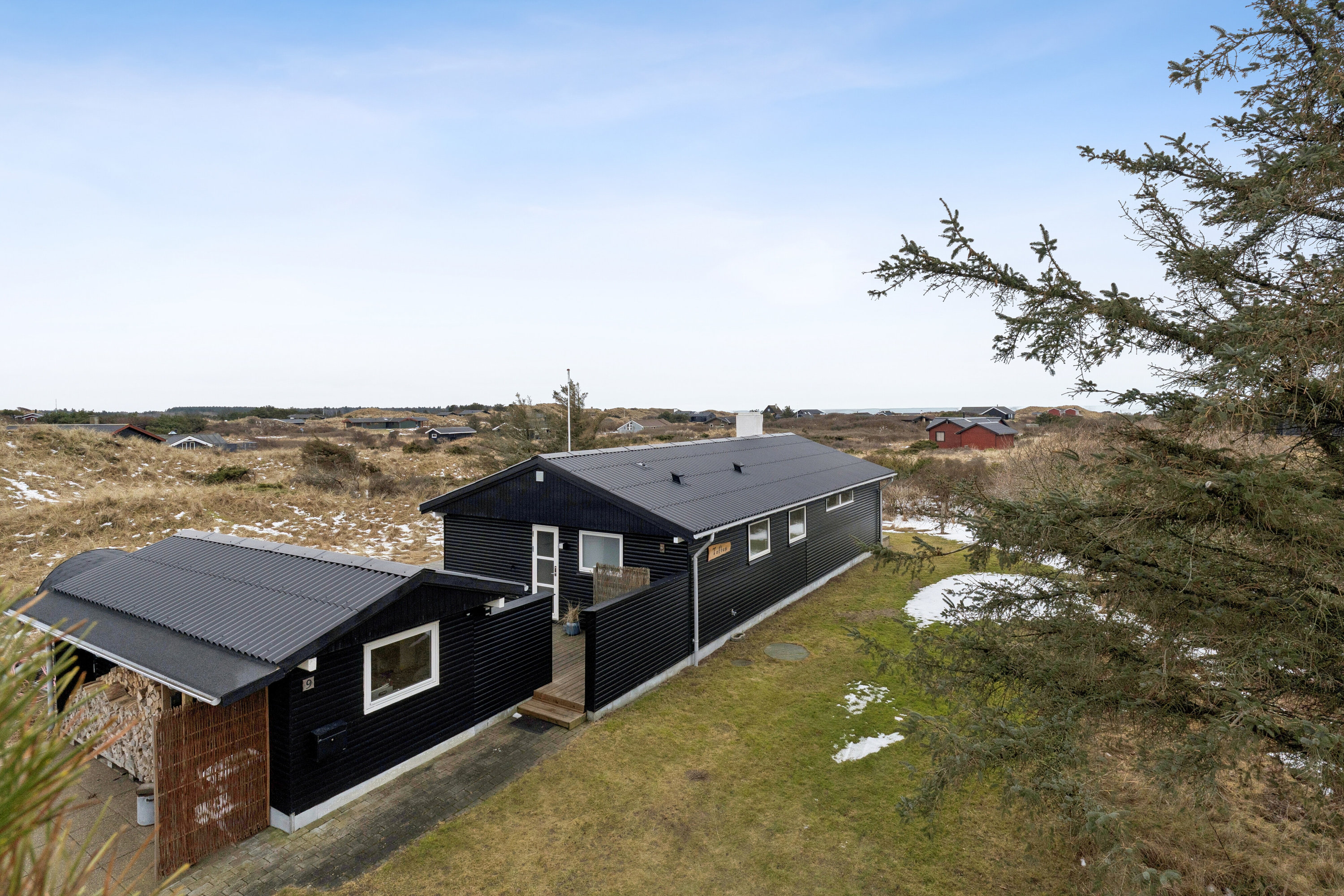 Fremhævet luftfoto billede i fuldskærmstilstand. Billede af Søndre Fyrreklit 9, Tornby, 9850 Hirtshals