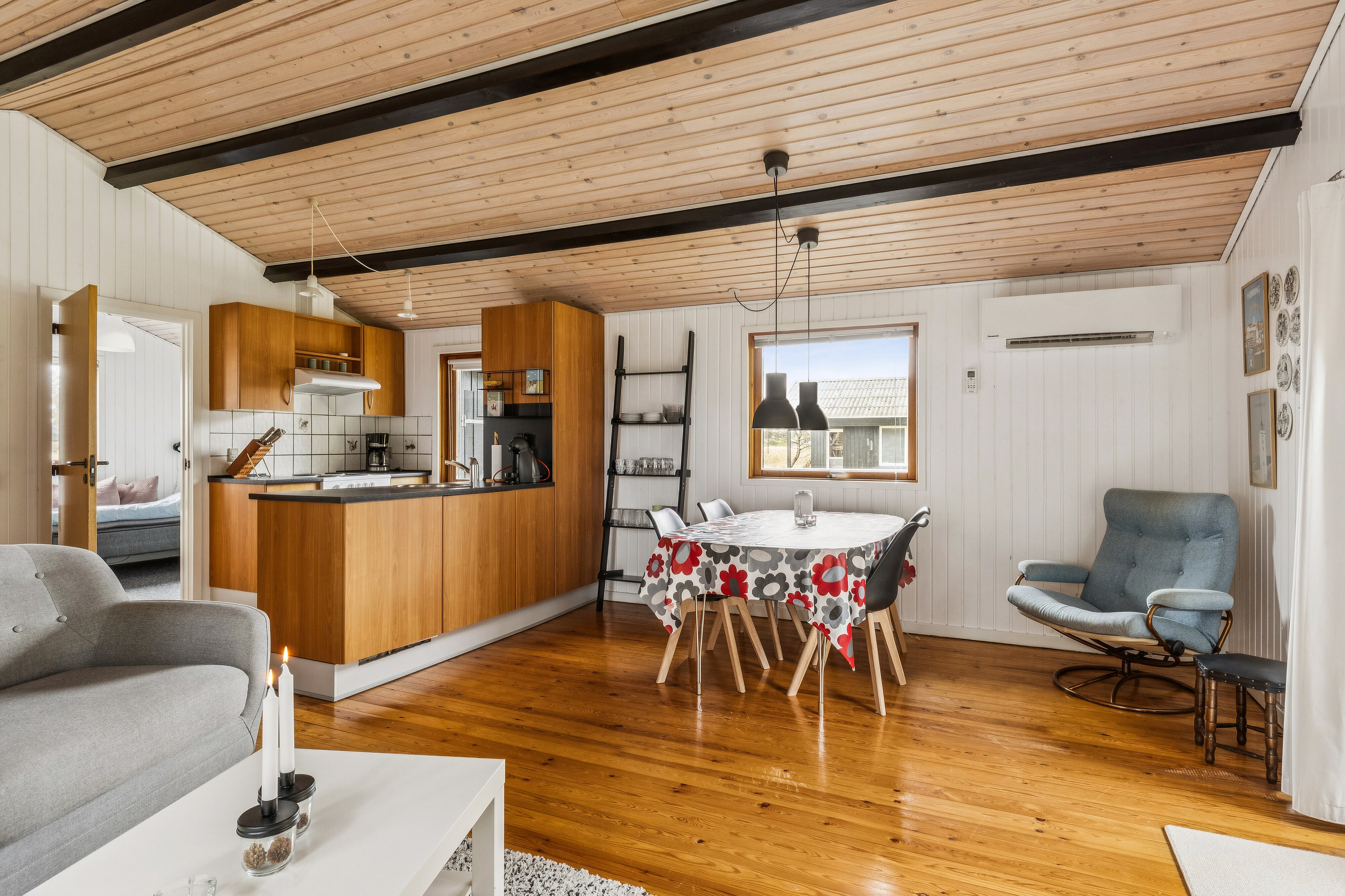 Fremhævet spisestue billede i fuldskærmstilstand. Billede af Fjorden 18, Lønstrup, 9800 Hjørring