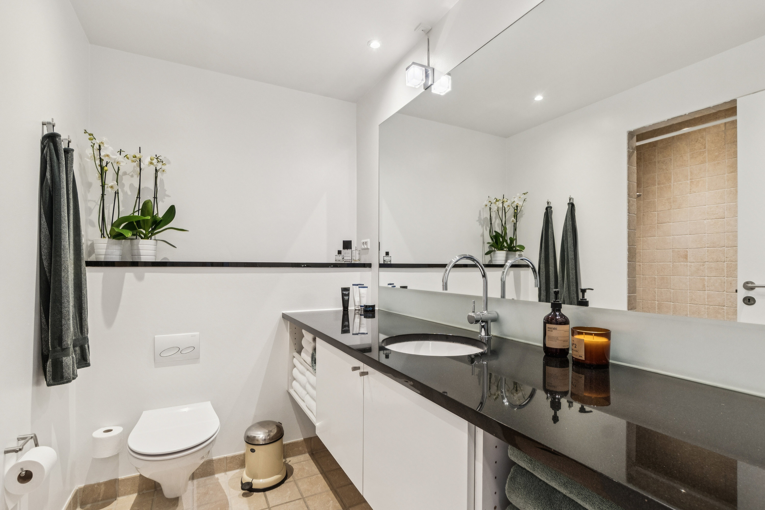 Fremhævet badeværelse billede i fuldskærmstilstand. Billede af Carl Th. Zahles Gade 6, 5. th., 2300 København S